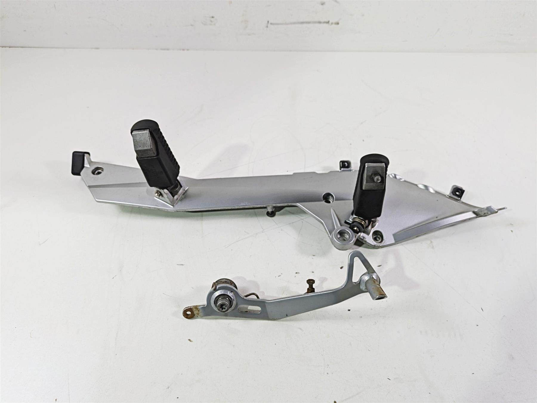 2009 BMW R1200RT K26 Right Footpegs + Bracket & Brake Lever Pedal 46717675290 | Mototech271