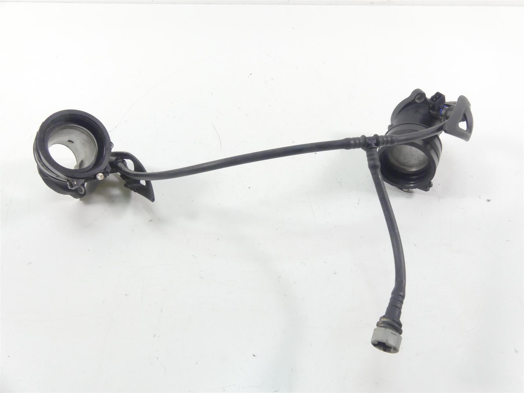 2014 Moto Guzzi Griso 1200 SE 8V Fuel Injector & Mount Set 976555 {{ shop.shopifyCountryName }} - Mototech271