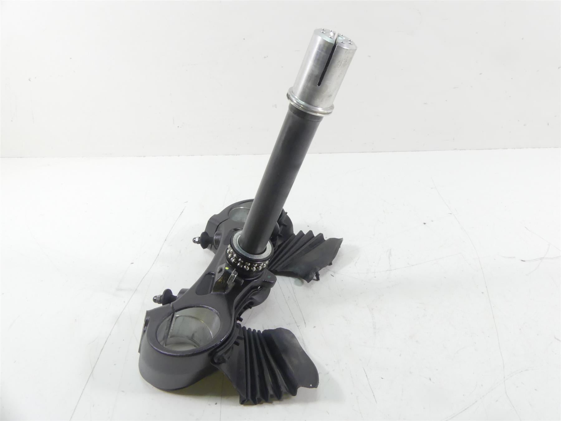 2015 Ducati Diavel Carbon Red Lower Triple Tree Steering Yoke 34220612B {{ shop.shopifyCountryName }} - Mototech271