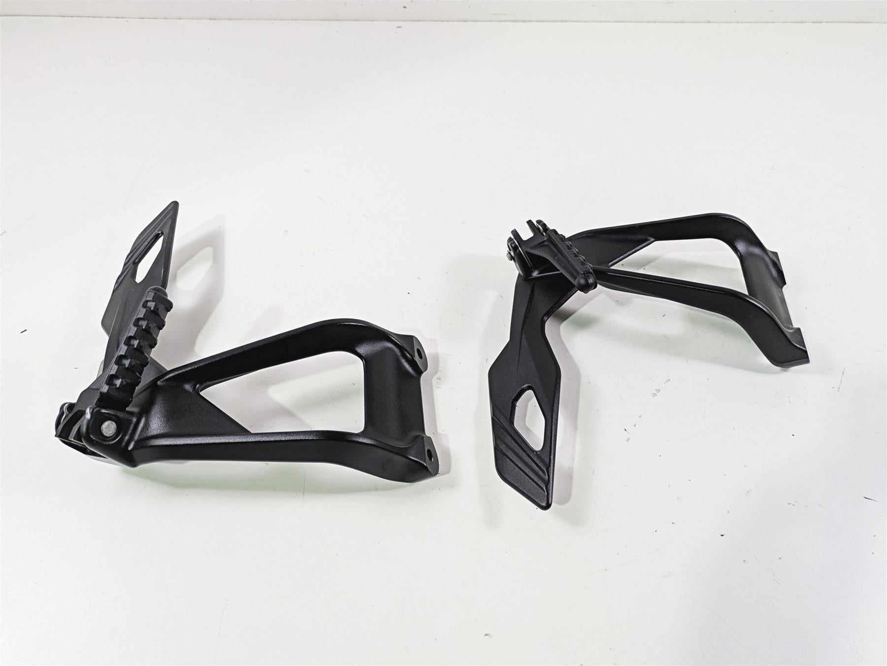 2017 KTM 1290 Super Duke GT Rear Passenger Footpeg 6140304800033S 6140304900033S {{ shop.shopifyCountryName }} - Mototech271