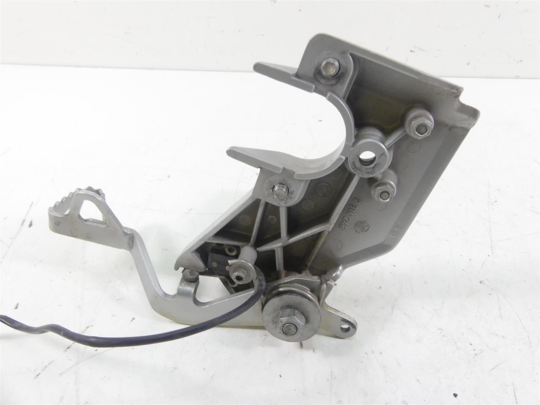 1999 BMW R1100 GS 259E Right Rider Footpeg Foot Peg & Brake Pedal 46712314246 {{ shop.shopifyCountryName }} - Mototech271