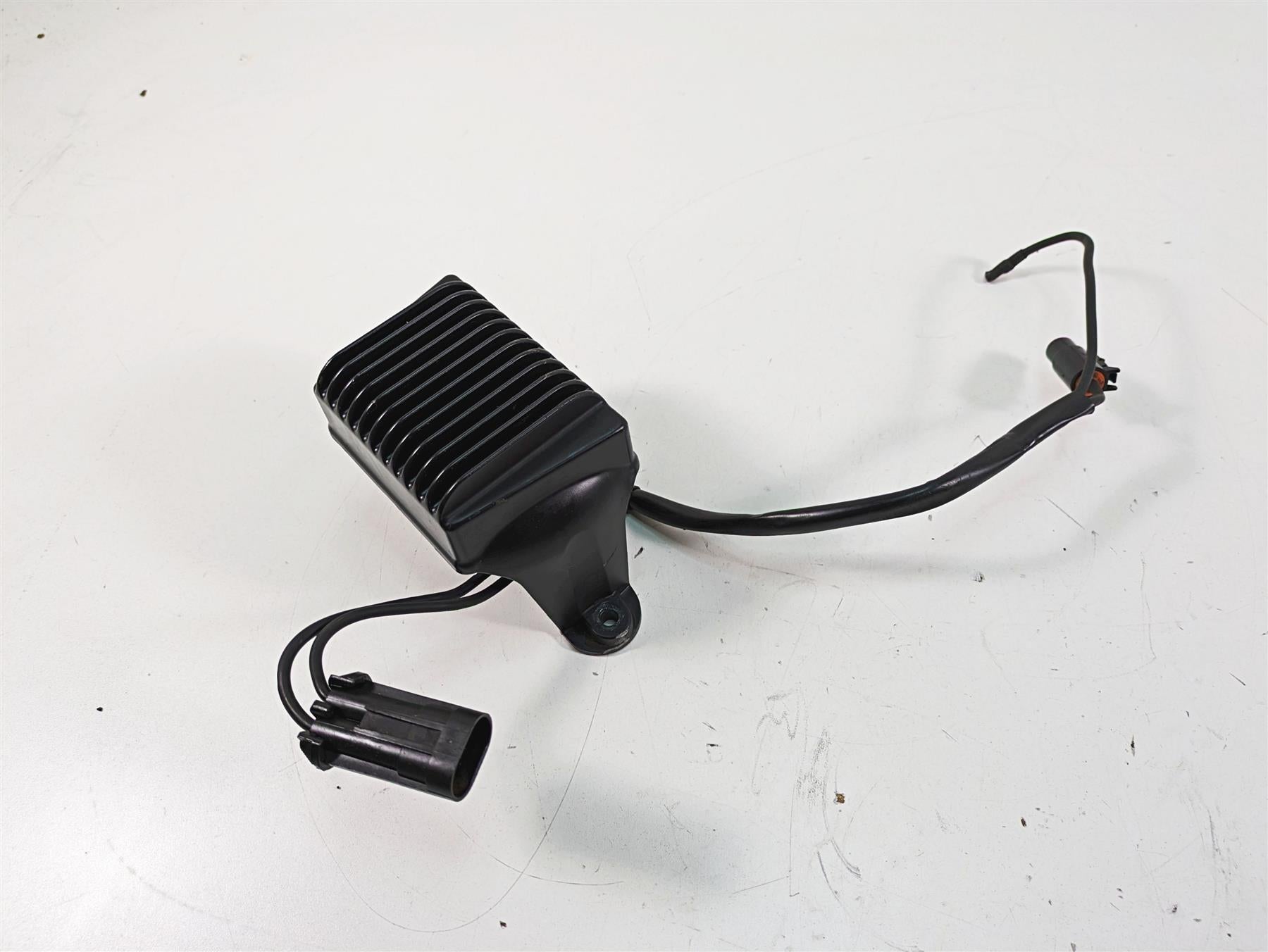 2005 Harley Touring FLHTCUI Electra Glide Rectifier Voltage Regulator 74505-04 {{ shop.shopifyCountryName }} - Mototech271