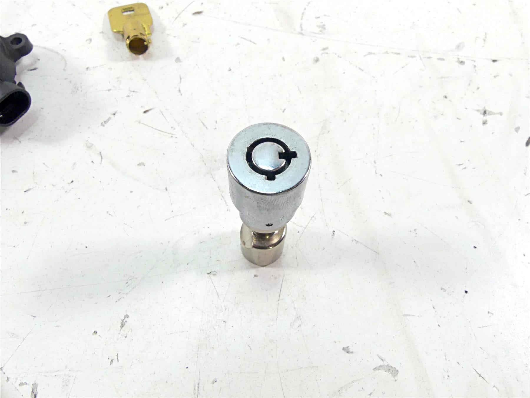 2011 Harley Softail FLSTF Fat Boy Ignition Switch Key Steering Lock Set 71517-11 {{ shop.shopifyCountryName }} - Mototech271