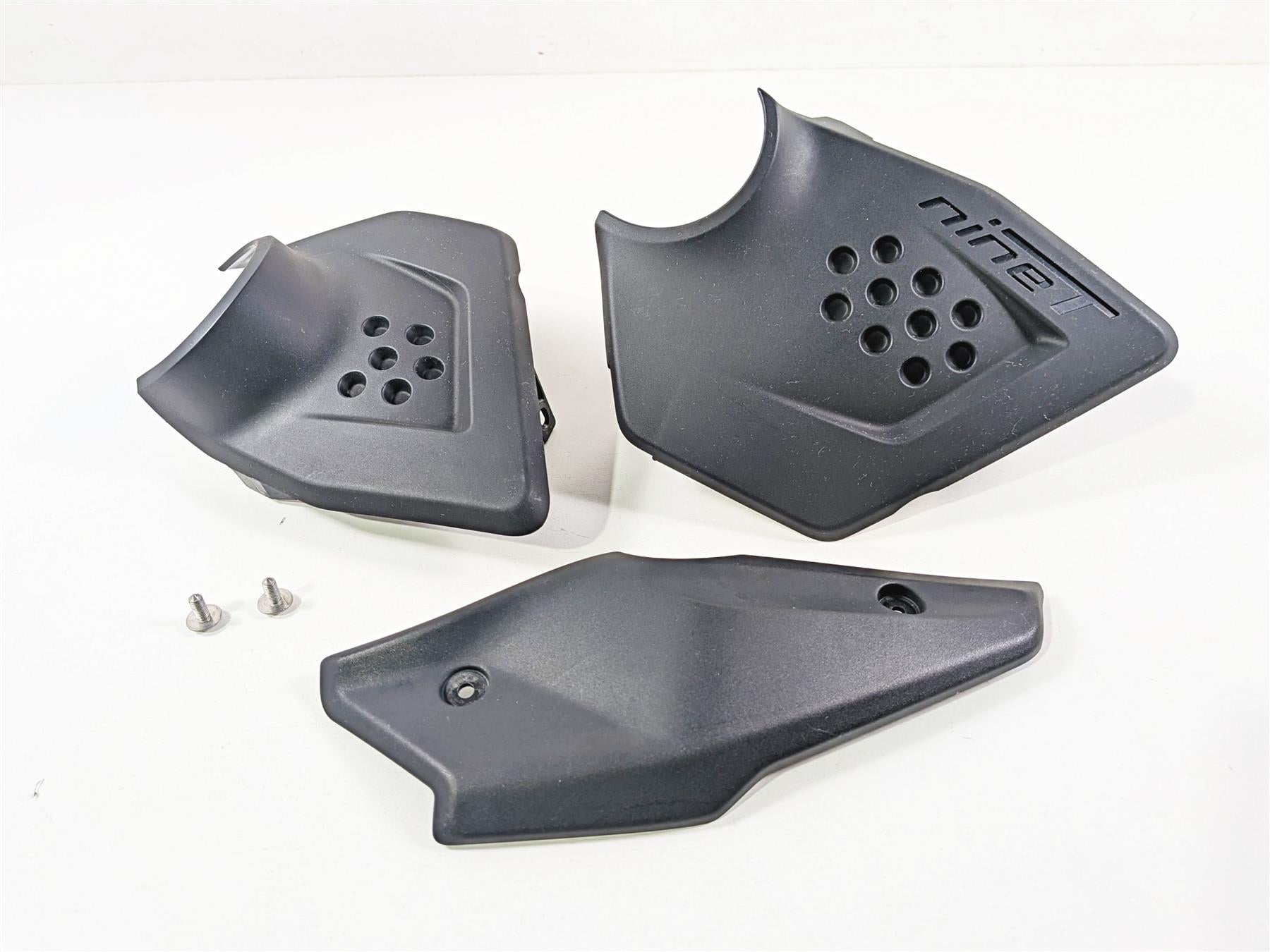 2023 BMW R nineT Scrambler K23 Between Leg Infill Fairing Set 46639444065 {{ shop.shopifyCountryName }} - Mototech271