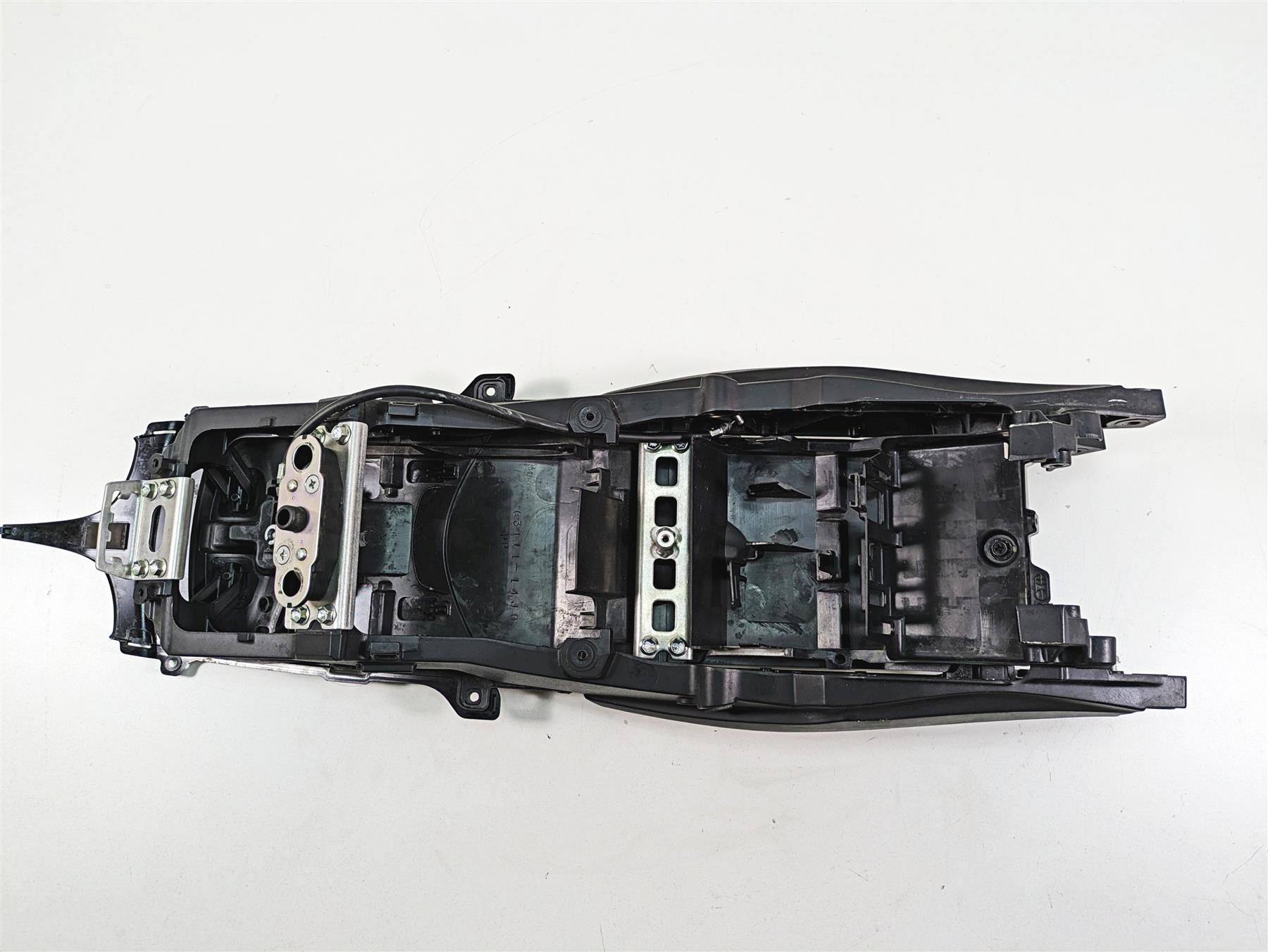 2022 Suzuki GSXR 750 Subframe Inner Fender Set 41211-14J00-YUG 41221-14J00-YUG {{ shop.shopifyCountryName }} - Mototech271