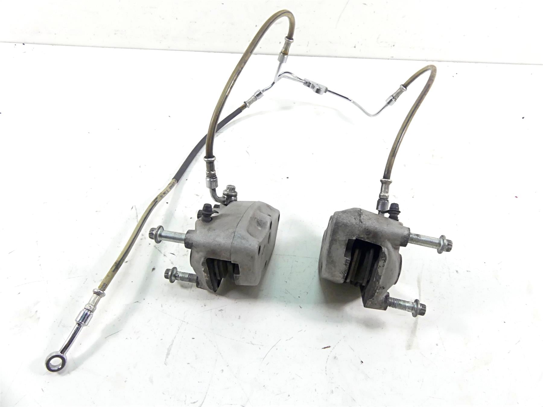 2006 Harley Touring FLHTCU SE E-Glide Front Brake Caliper Set 44381-99 44382-99 {{ shop.shopifyCountryName }} - Mototech271