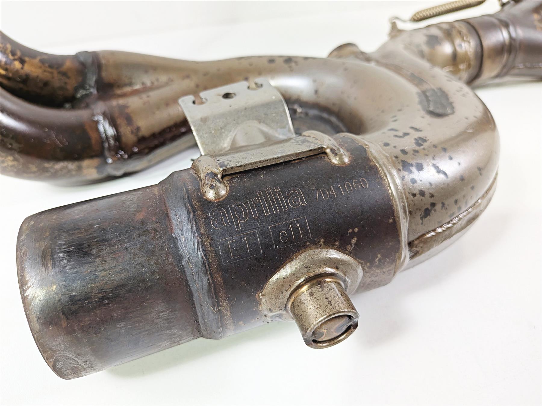 2016 Aprilia RSV 1100 Tuono V4 Factory Exhaust Pipe Header Manifold 858738 {{ shop.shopifyCountryName }} - Mototech271