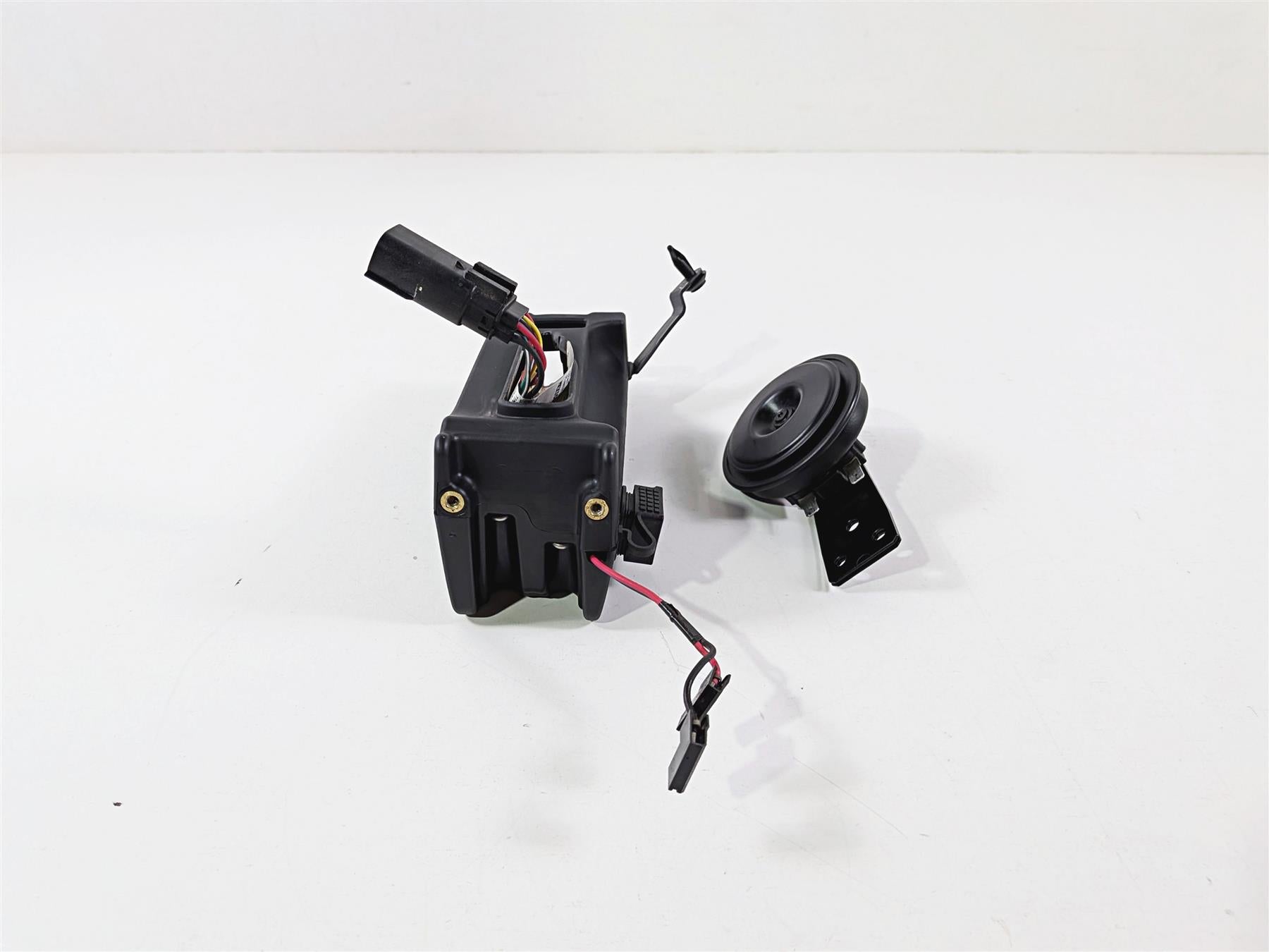 2024 Harley Softail FXLRST Low Rider Horn & Wiring Box Set 69201654 {{ shop.shopifyCountryName }} - Mototech271