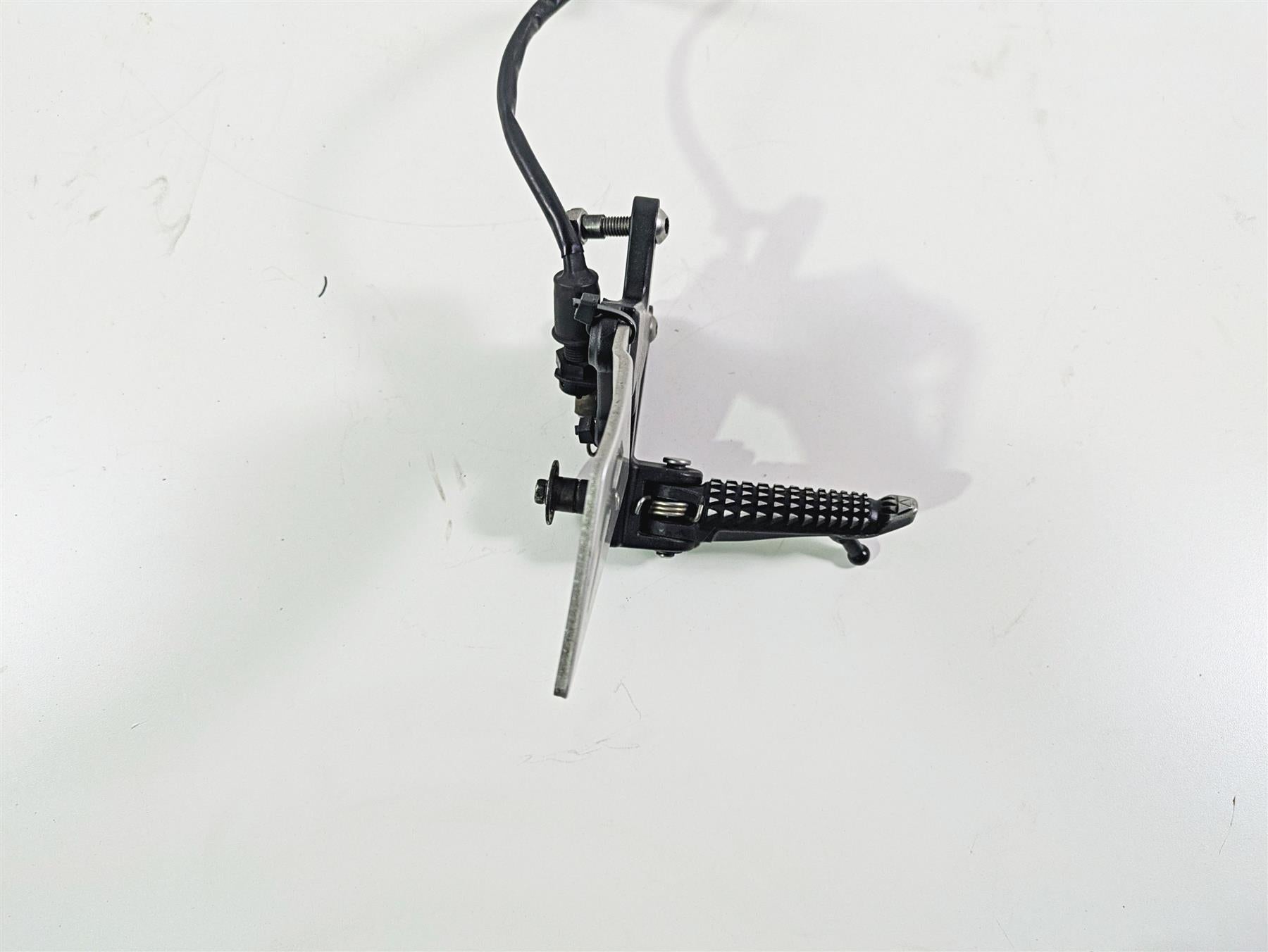 2016 Kawasaki ZX10R Ninja Right Front Footpeg + Mount 35063-1331-18R {{ shop.shopifyCountryName }} - Mototech271