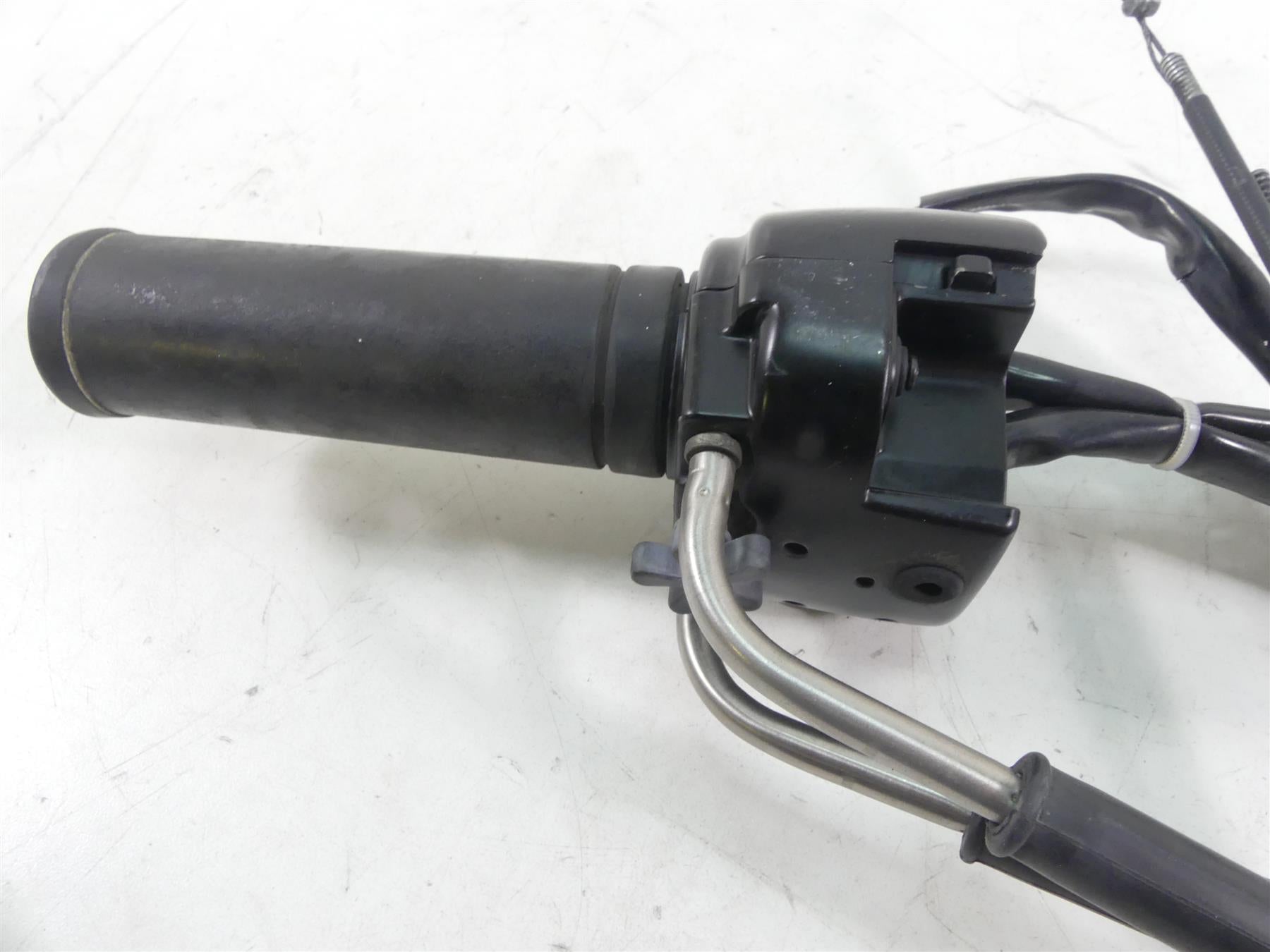 2013 Harley VRSCF Muscle V-Rod Right Start Stop Control Switch - Read 71684-06A {{ shop.shopifyCountryName }} - Mototech271