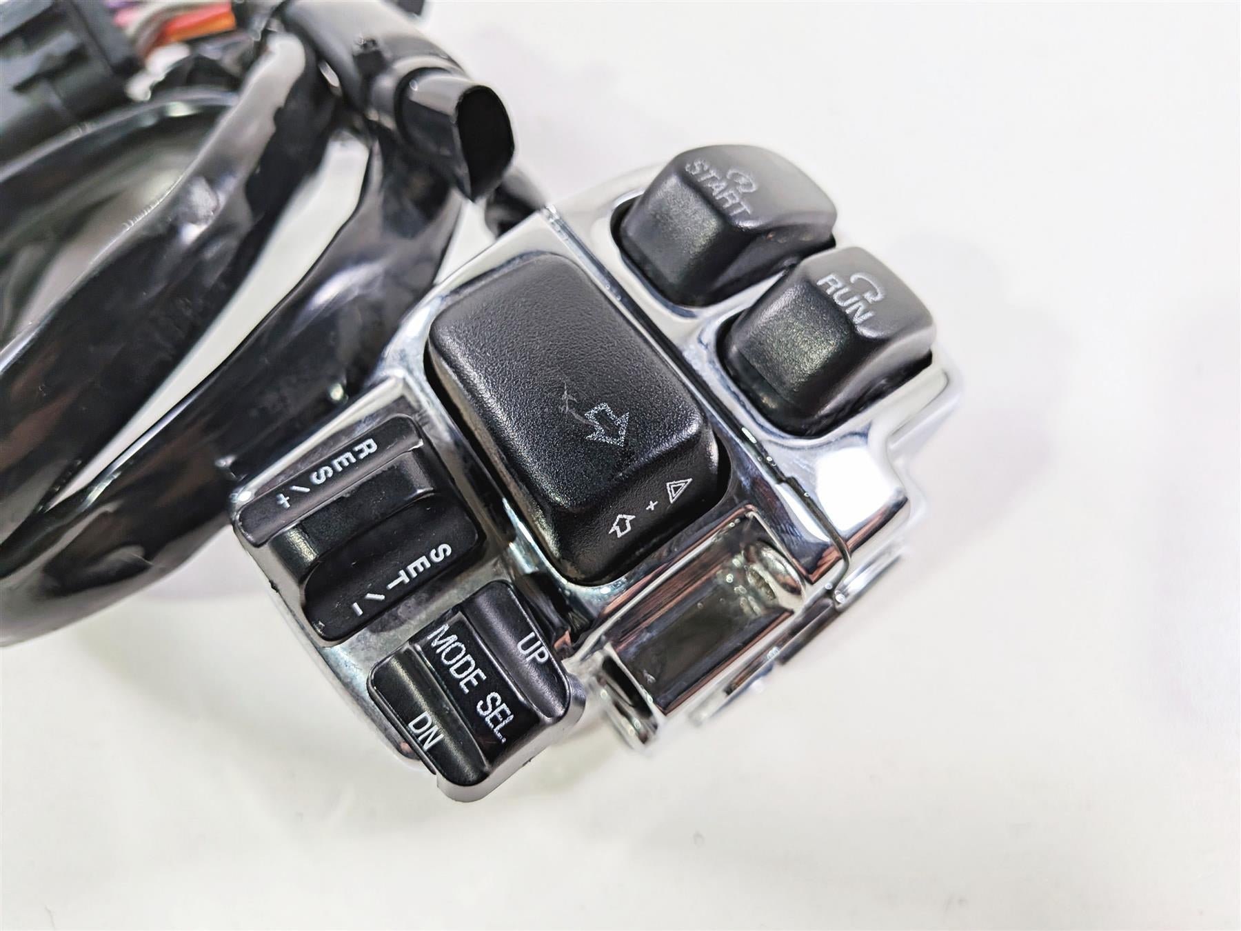 2011 Harley Touring FLHTCU CVO Electra Glide Left Right Control Switch 71682-06A-Mototech271