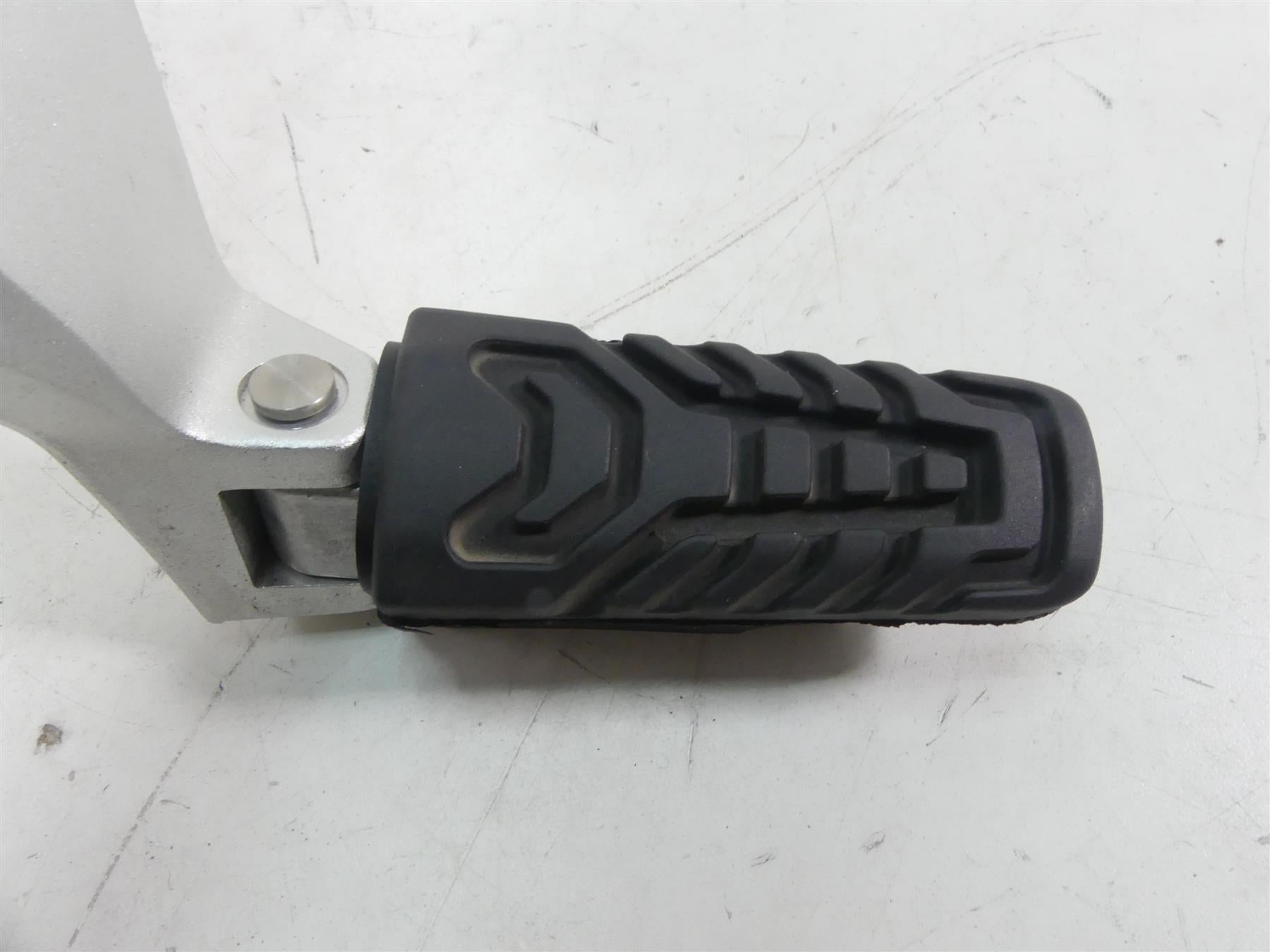 2017 BMW R1200RT K52 Rear Passenger Footpeg Set 46718534789 46718534790 {{ shop.shopifyCountryName }} - Mototech271