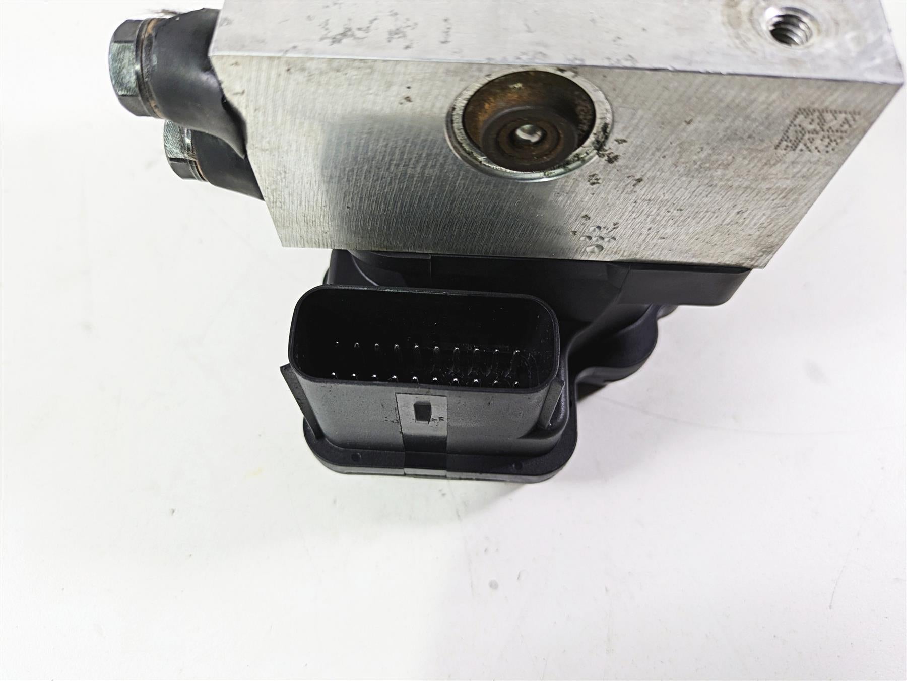 2011 Harley Touring FLHTCUSE CVO E-Glide Abs Brake Pump Module 40601-08A {{ shop.shopifyCountryName }} - Mototech271