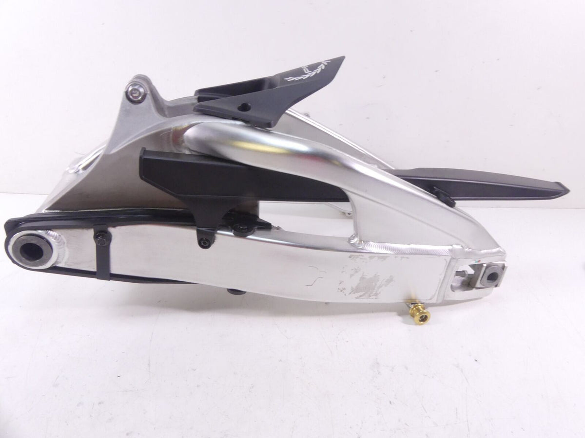 2014 Honda CBR1000 SP Fireblade Rear Swingarm Swing Arm & Axle 52200-MFL-G21 {{ shop.shopifyCountryName }} - Mototech271