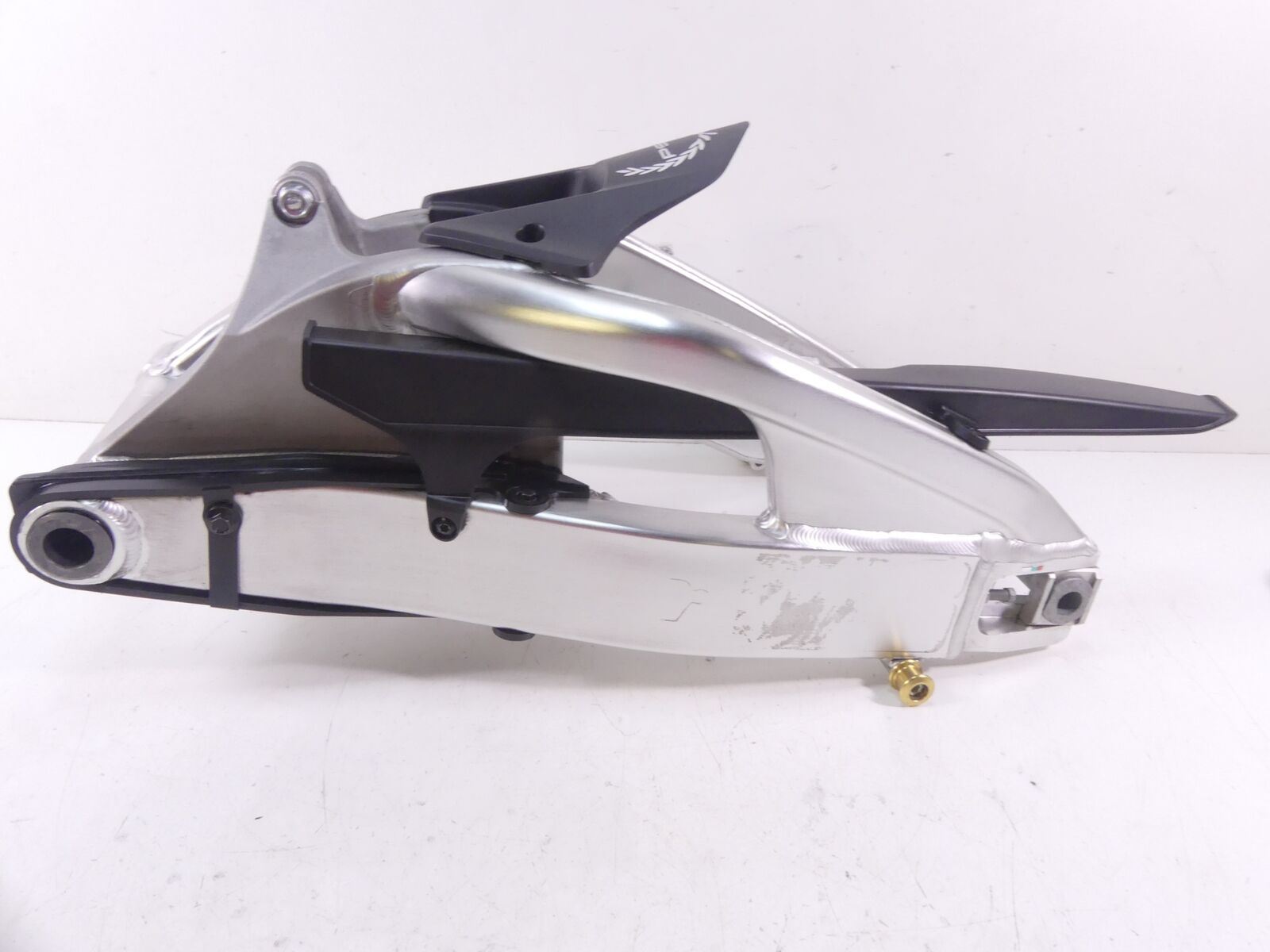 2014 Honda CBR1000 SP Fireblade Rear Swingarm Swing Arm & Axle 52200-MFL-G21 {{ shop.shopifyCountryName }} - Mototech271