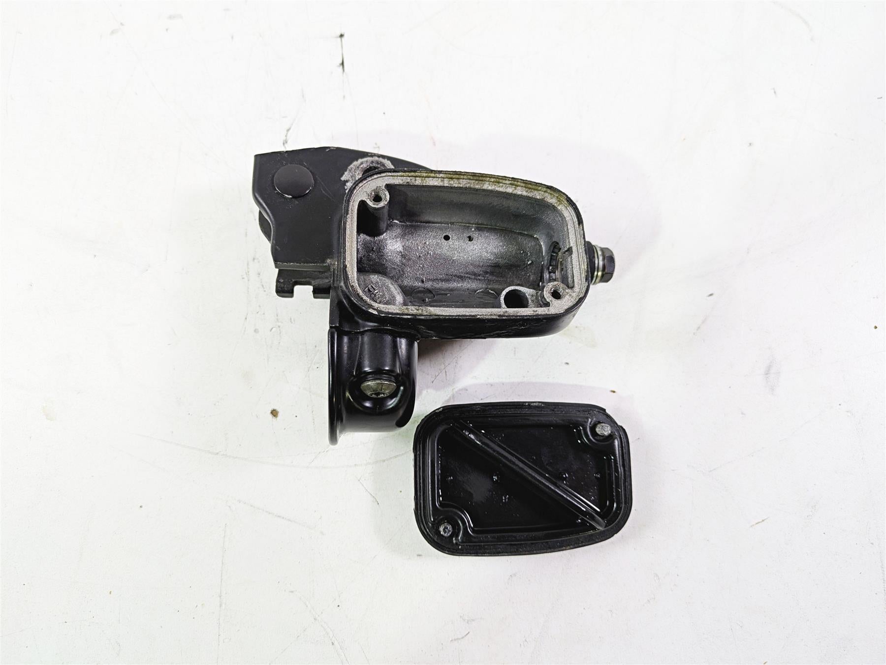 2013 Harley VRSCF Muscle Rod Clutch Master Cylinder 11/16" 38744-09B {{ shop.shopifyCountryName }} - Mototech271
