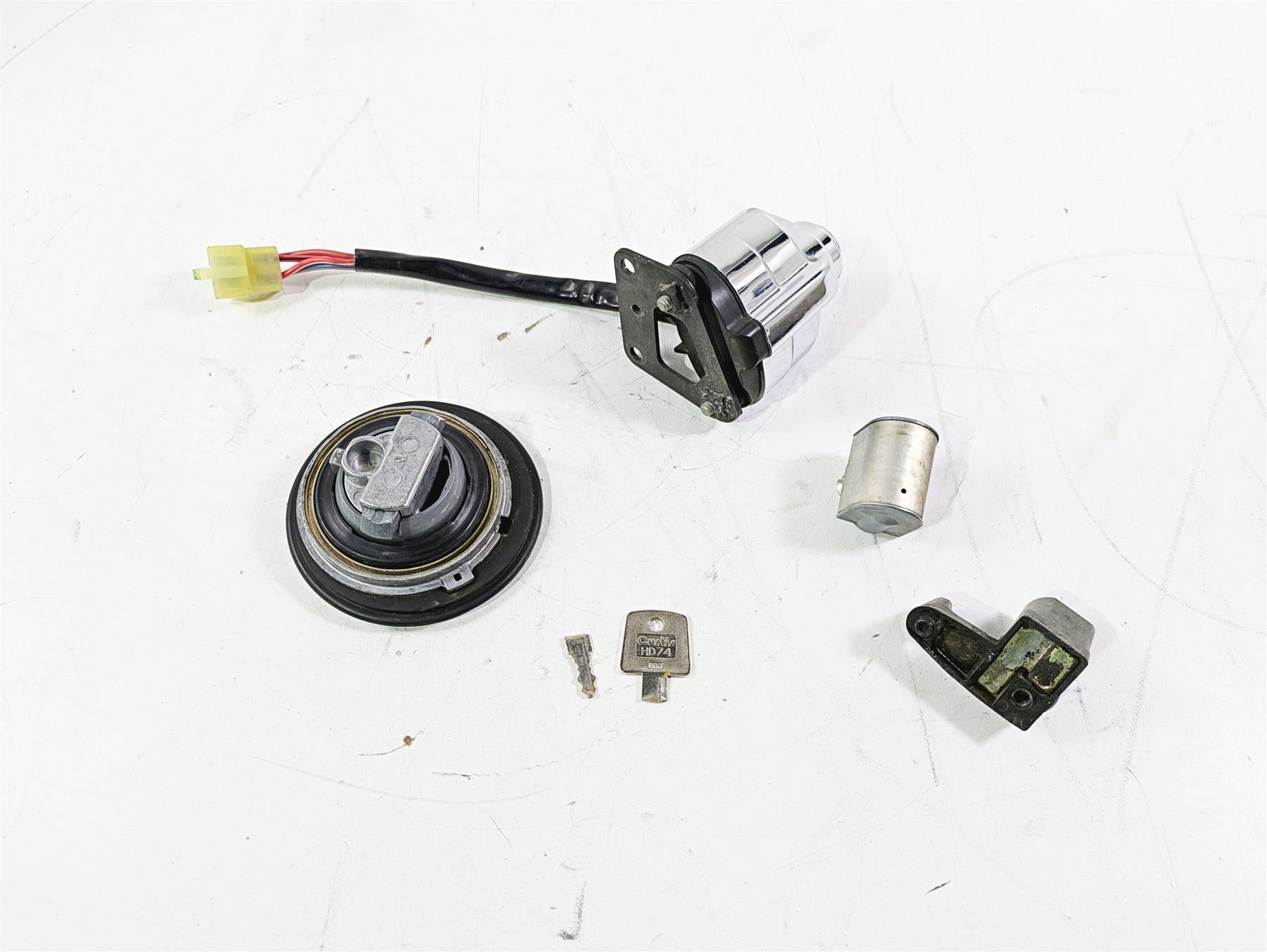 2002 Honda V-Twin VTX1800 C Ignition Switch Key Lock Set READ 35100-MCH-000 {{ shop.shopifyCountryName }} - Mototech271