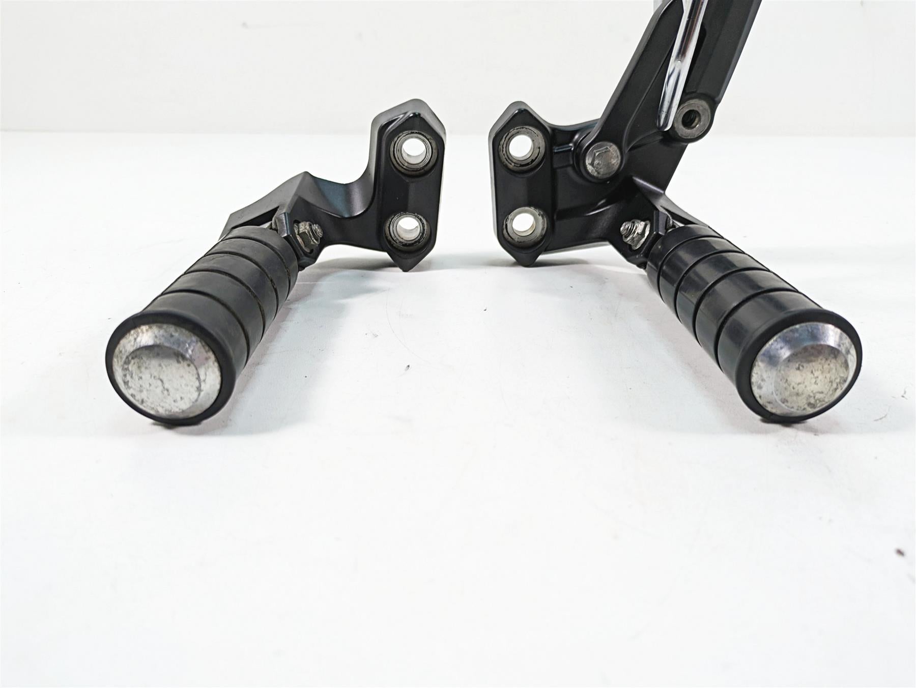 2009 Yamaha XV1900 Raider Rear Passenger Footpeg Rest Set 5C7-27430-00-00 {{ shop.shopifyCountryName }} - Mototech271