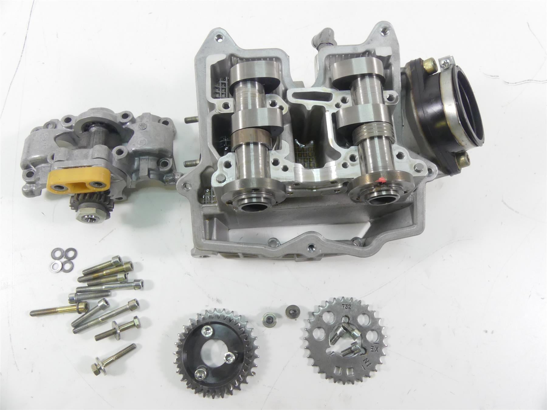 2004 Aprilia RSV1000 R Mille Rear Cylinderhead Cylinder Head AP0613467 {{ shop.shopifyCountryName }} - Mototech271