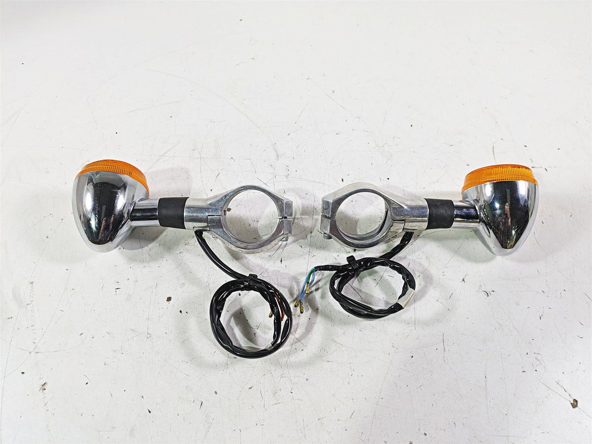 2002 Honda VTX1800 Retro Front Blinker & Clamp Set 33400-MBH-673 33450-MBH-673 {{ shop.shopifyCountryName }} - Mototech271
