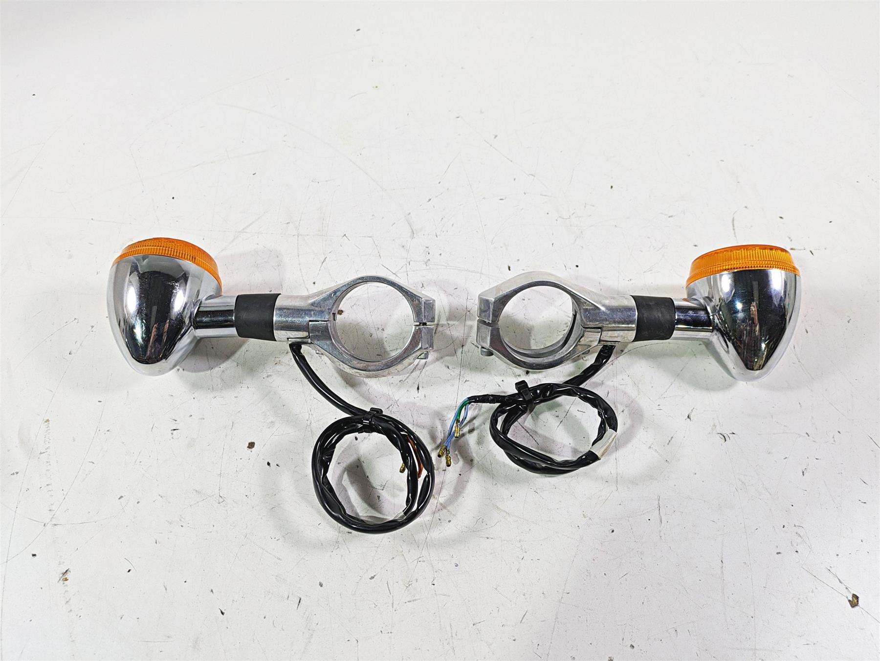 2002 Honda VTX1800 Retro Front Blinker & Clamp Set 33400-MBH-673 33450-MBH-673 {{ shop.shopifyCountryName }} - Mototech271