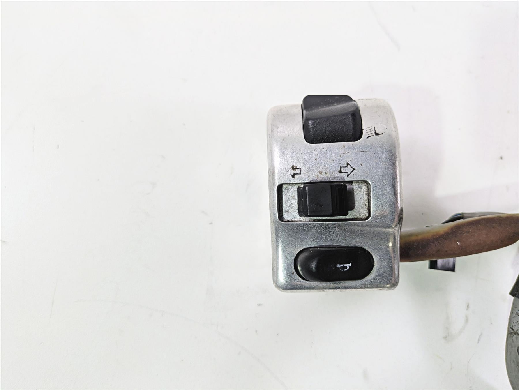 1999 Yamaha XV1600 Road Star Left Hand Turn Signal Control Switch 5BN-83972-00 {{ shop.shopifyCountryName }} - Mototech271