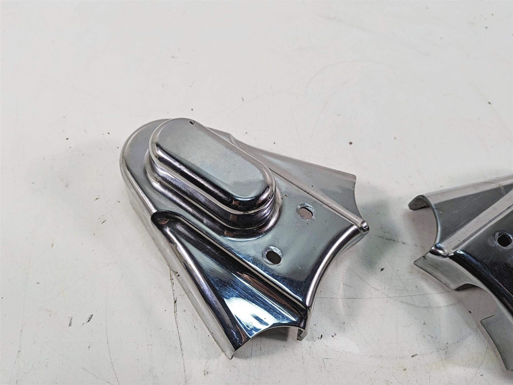 2000 Harley FXSTS Softail Springer Kuryakyn Chrome Rear Axle Cover Set 8202 {{ shop.shopifyCountryName }} - Mototech271