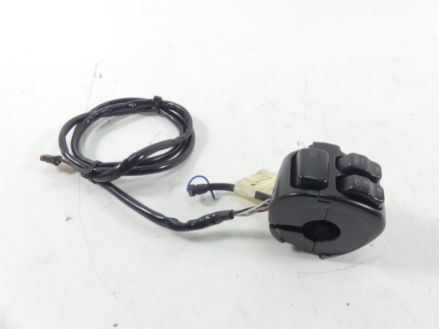 2015 Harley FXDL Dyna Low Rider Left Hand Light Blinker Control Switch 72943-12A {{ shop.shopifyCountryName }} - Mototech271