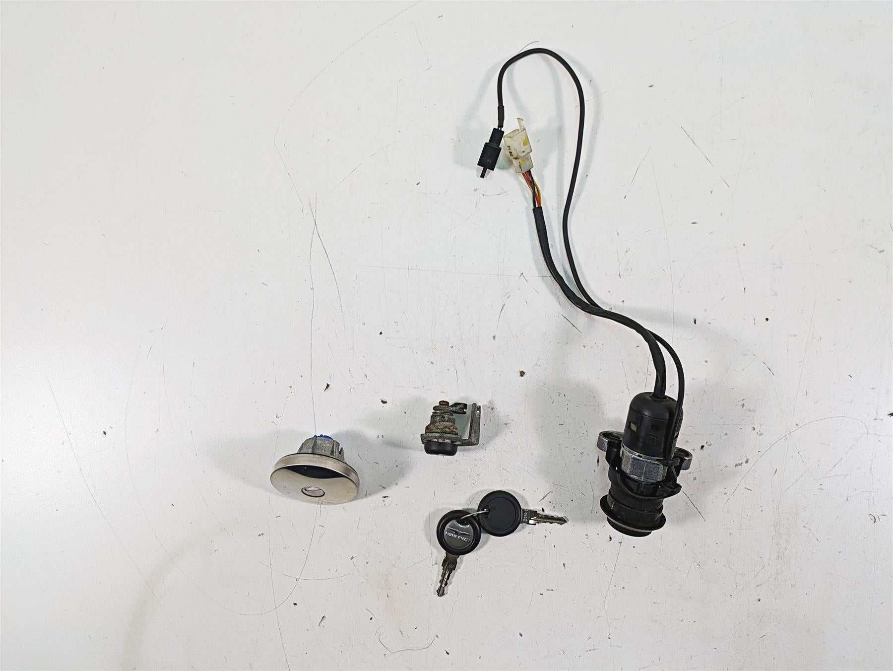 2014 Moto Guzzi California 1400 T Ignition Switch Key Lock Tank Cap Set B063709 {{ shop.shopifyCountryName }} - Mototech271