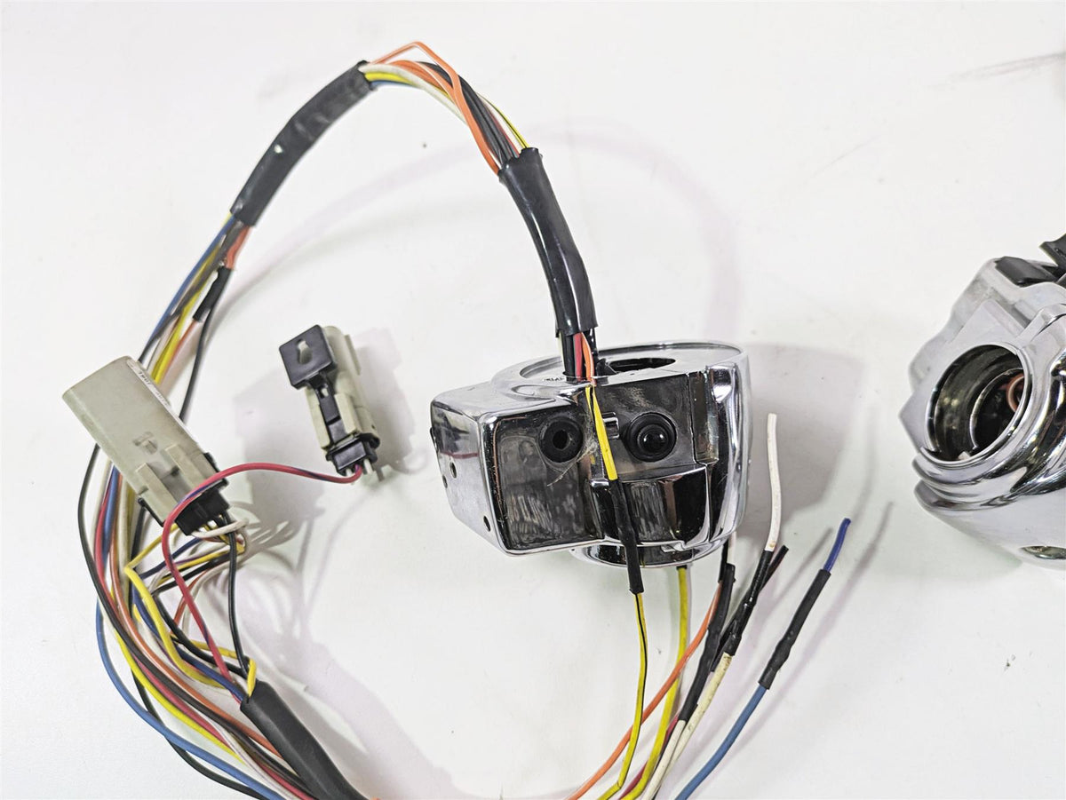 2007 Harley Touring FLHRSE CVO Road King Chrome Hand Control Switch Set 71682-06 {{ shop.shopifyCountryName }} - Mototech271