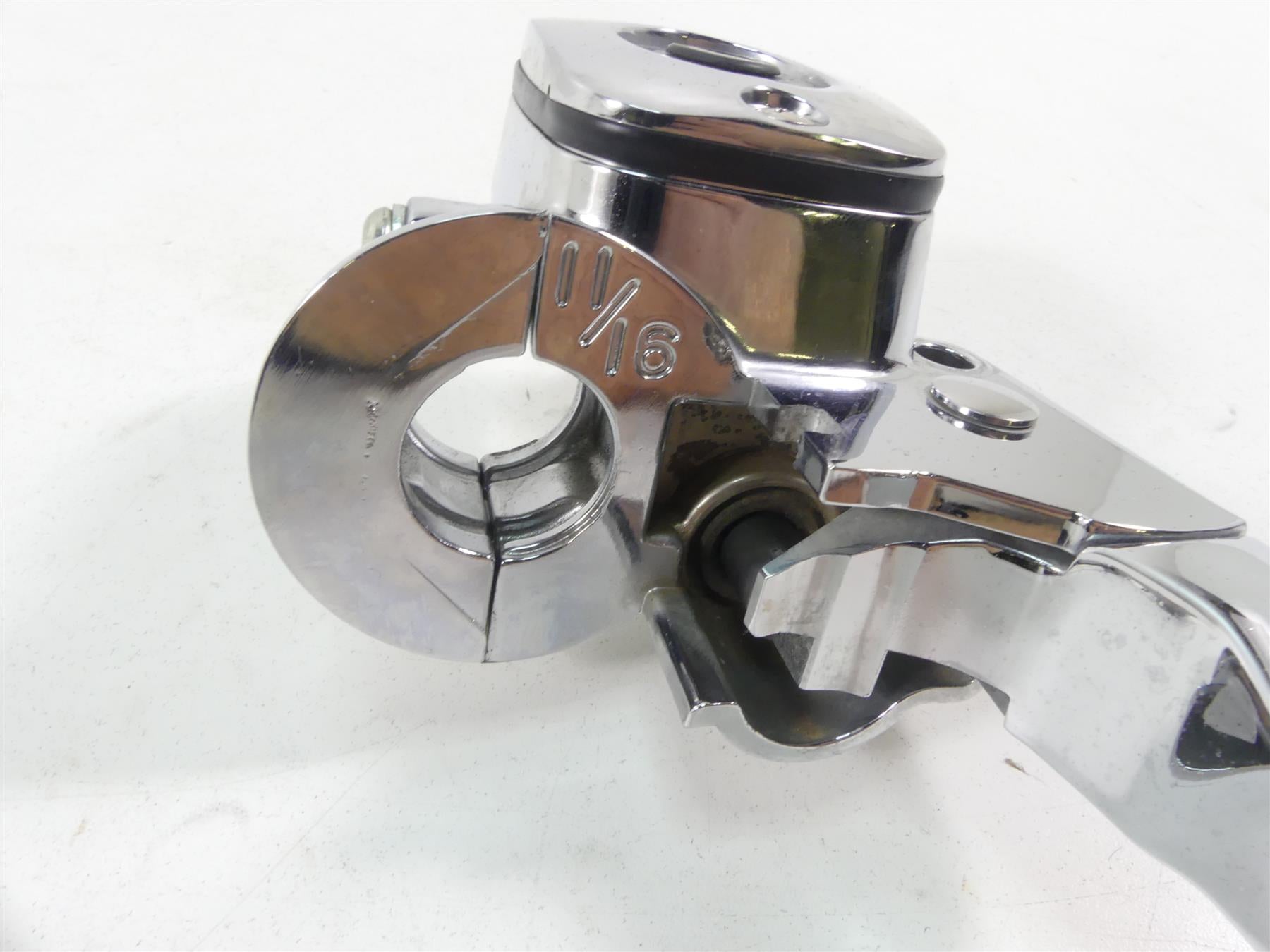 2004 Harley FLHTC SE CVO Electra Glide Front Brake Mstr Cylinder 11/16 45179-02 {{ shop.shopifyCountryName }} - Mototech271