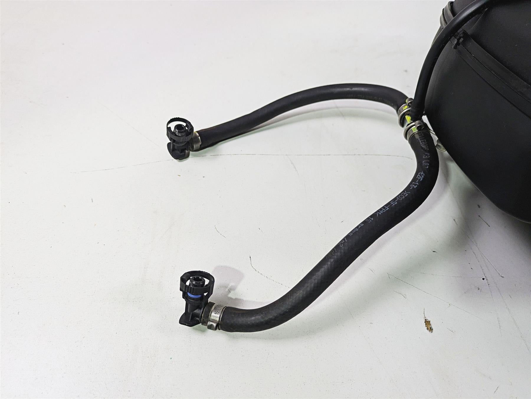 2008 Ducati SBK 1098 S Air Filter Box + Injectors & Air Tubes Set 44211393B {{ shop.shopifyCountryName }} - Mototech271