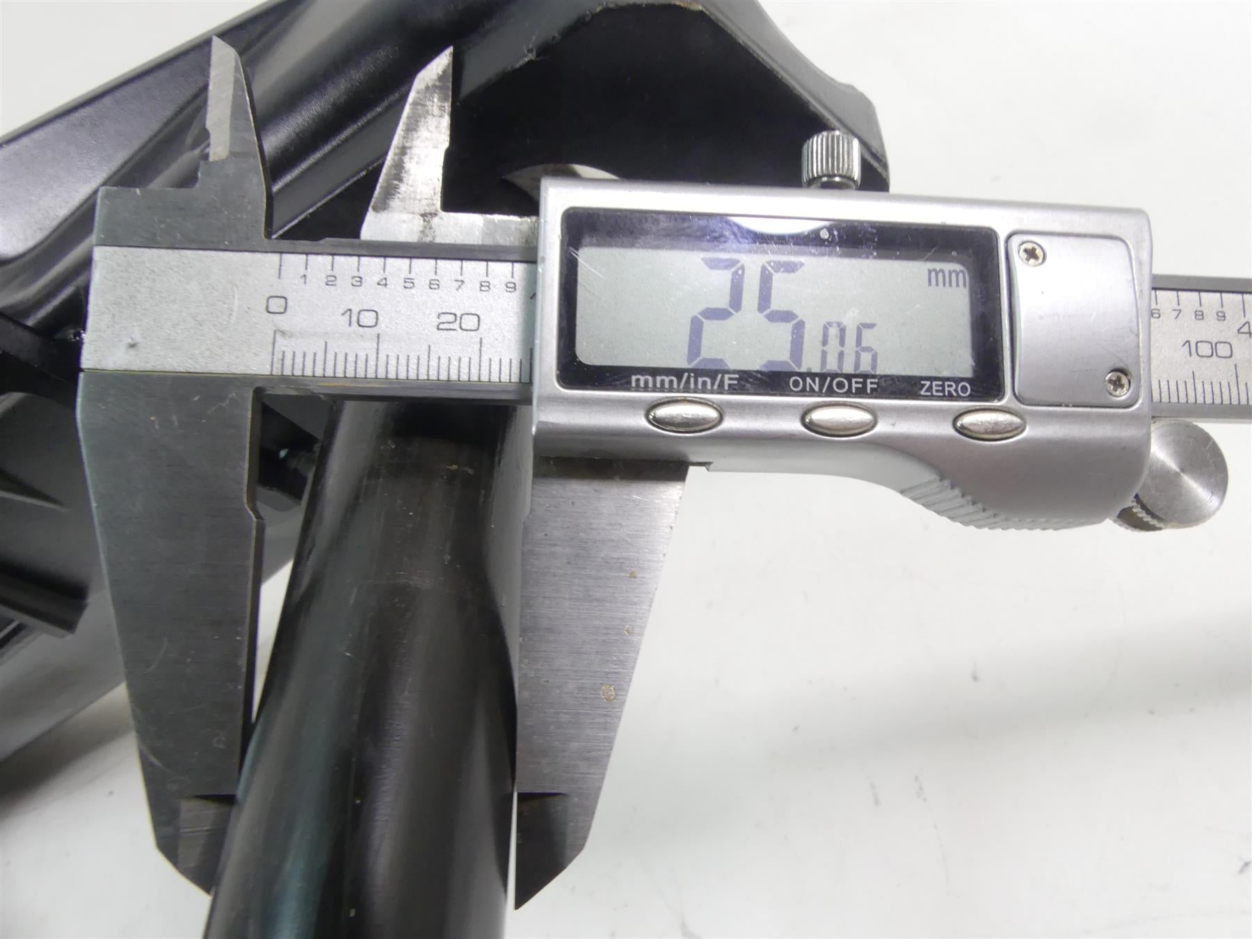 2015 KTM 1190 Adventure R Swingarm Swing Arm + Axle 60303298000 6070403004433 {{ shop.shopifyCountryName }} - Mototech271