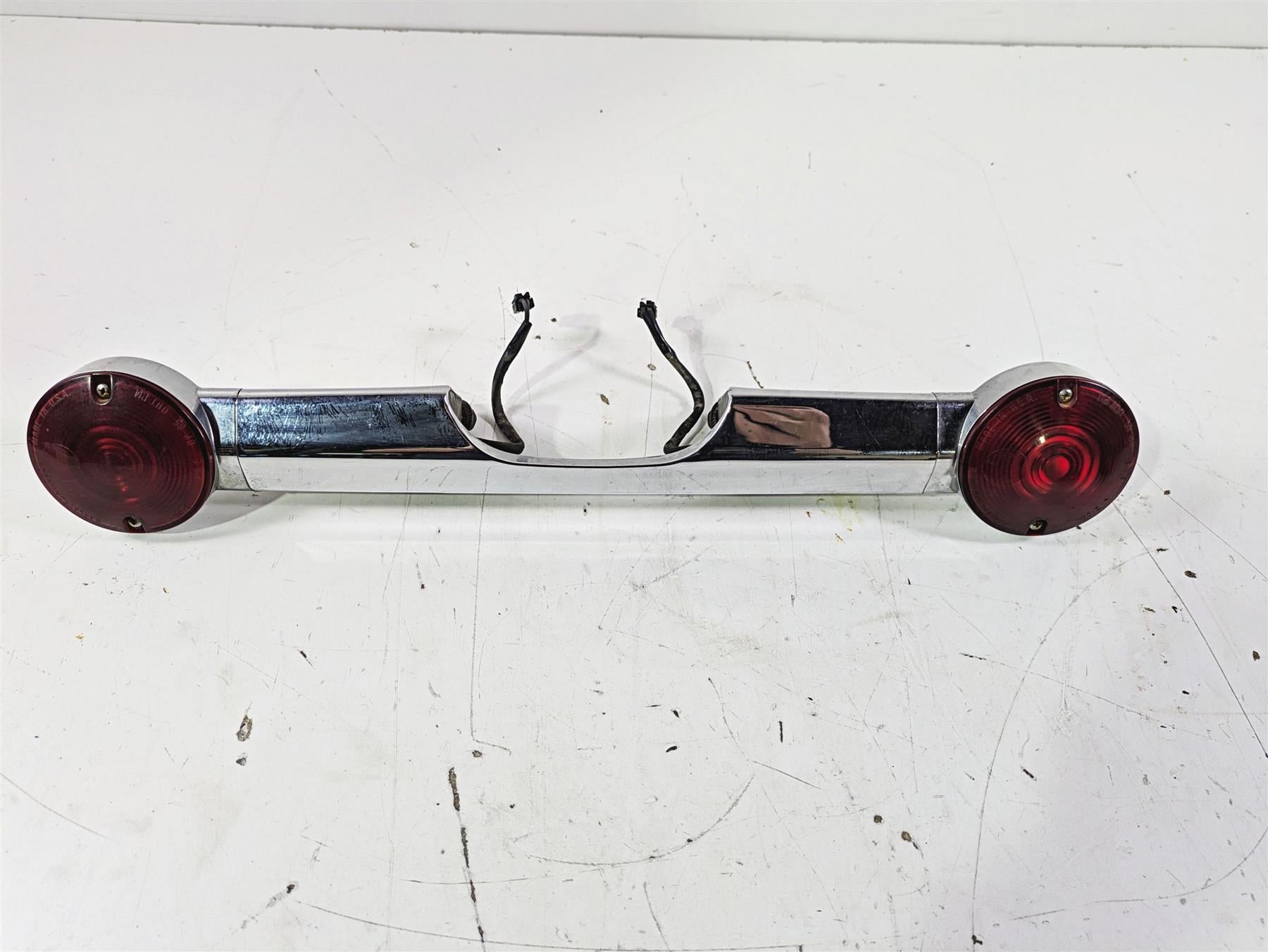 2003 Harley Touring FLHTCUI E-Glide 100th Rear Blinker Turn Signal Bar 68145-98 | Mototech271