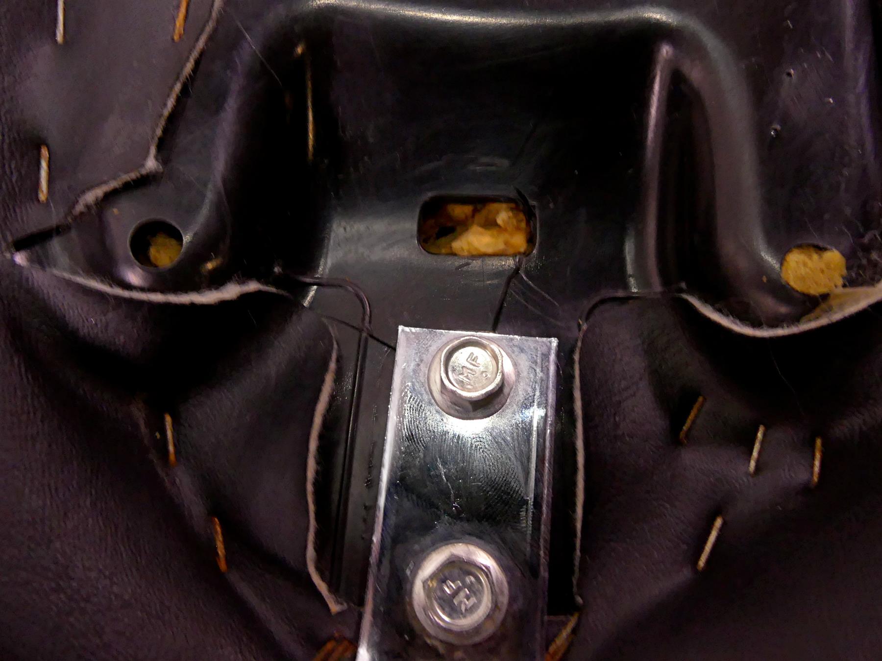 2005 Harley Sportster XL1200 C Dual Duo Driver Rider Seat Saddle -Read 51530-04 {{ shop.shopifyCountryName }} - Mototech271