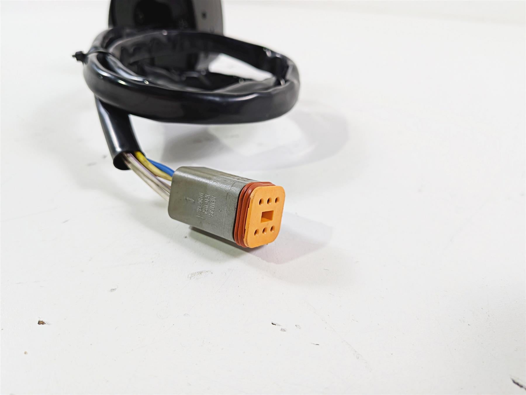 2006 Harley Sportster XL883 Low Left Hand Control Switch 71682-06A 71685-06A {{ shop.shopifyCountryName }} - Mototech271