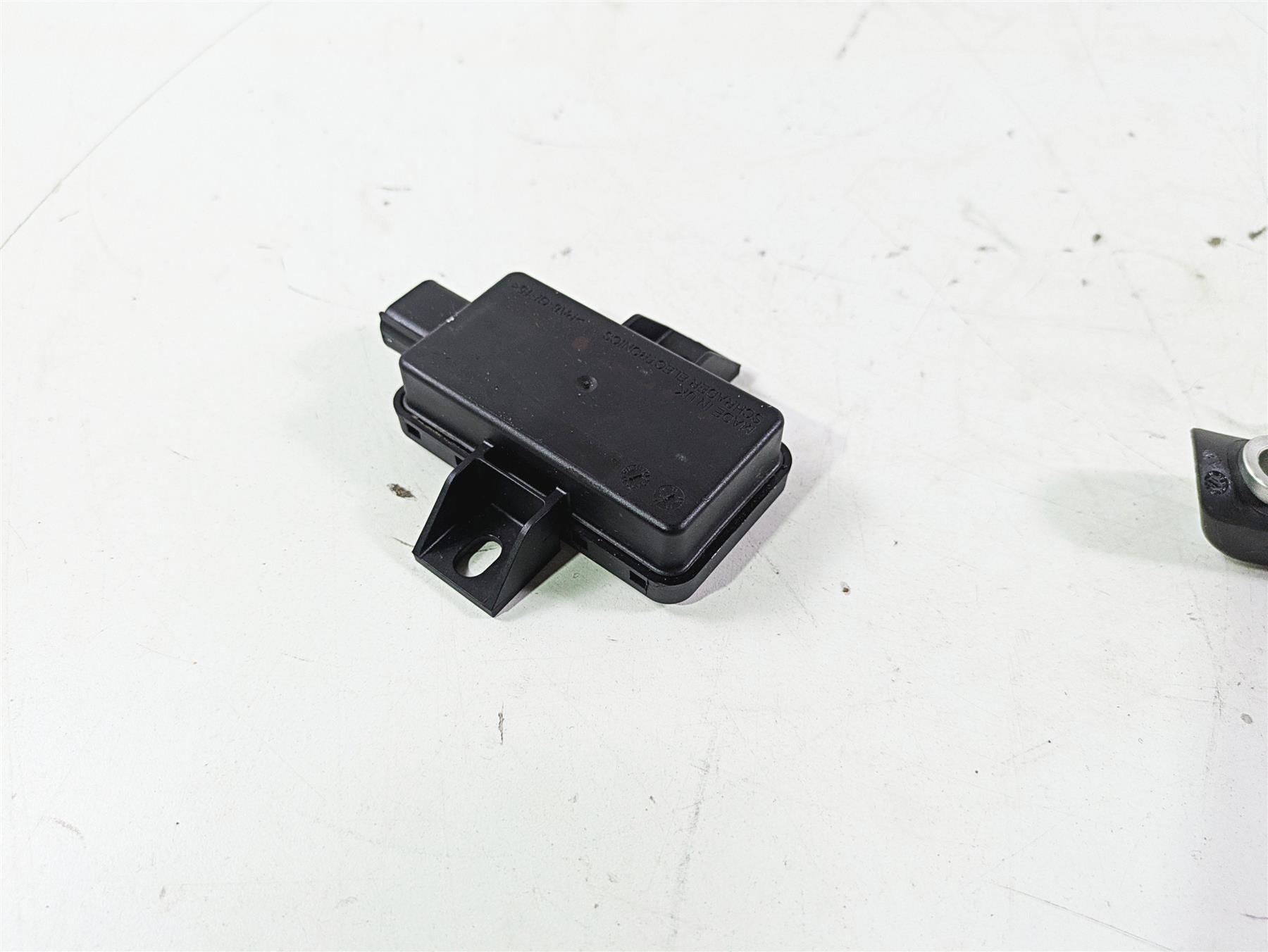2015 BMW K1600 GT K48 RDC Tire Pressure Module & Rear Sensor 65758546222 {{ shop.shopifyCountryName }} - Mototech271
