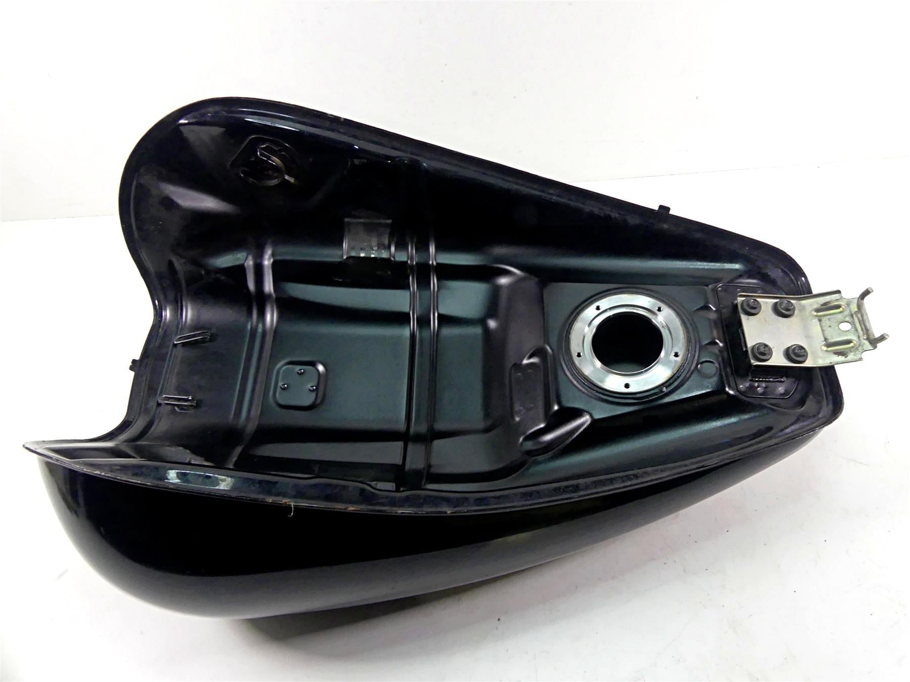2008 Suzuki M109R VZR1800 Fuel Gas Petrol Tank Reservoir - Read 44100-48G00 {{ shop.shopifyCountryName }} - Mototech271
