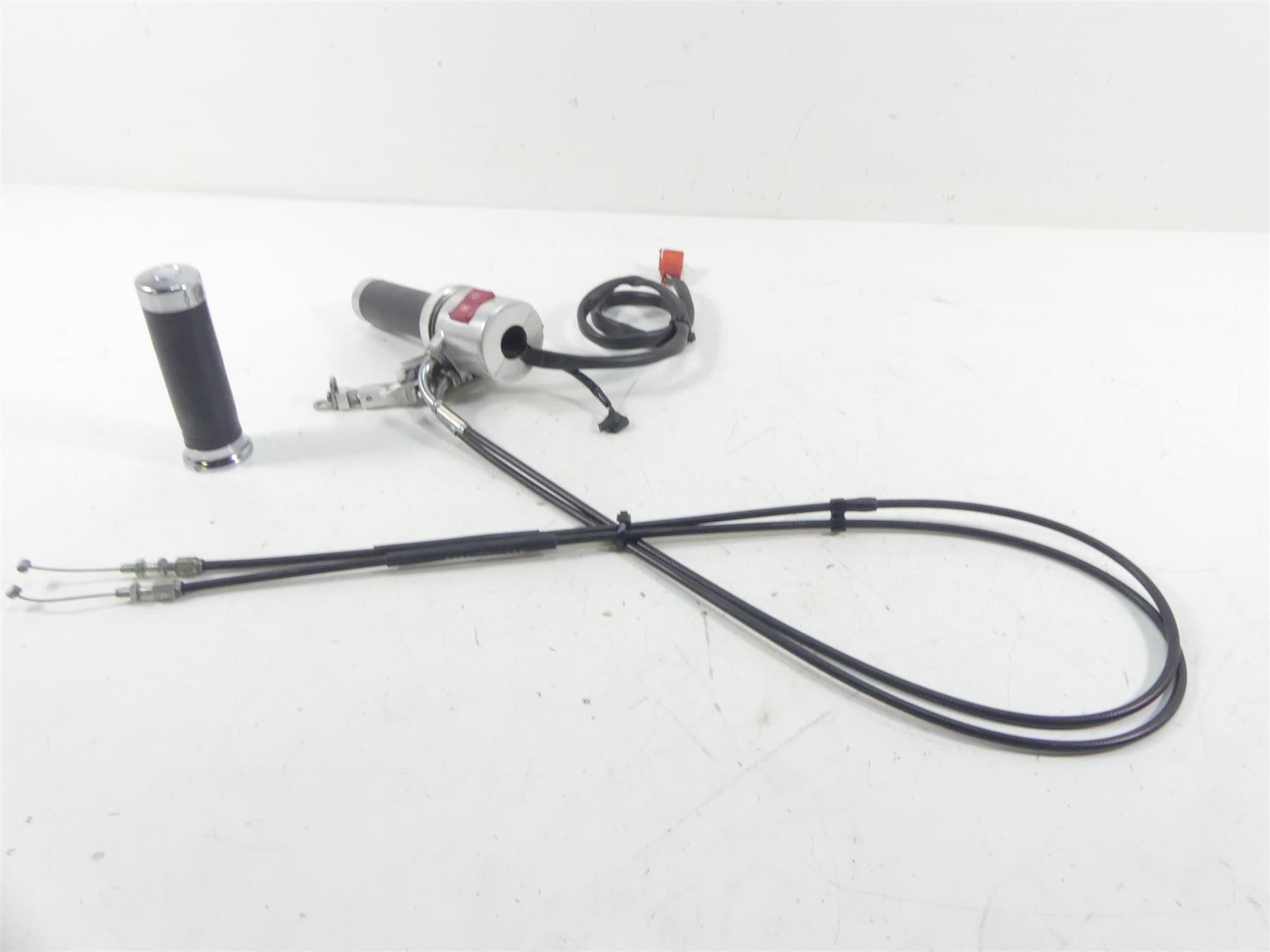 2008 Honda V-Twin VTX1800 N3 Right Control Switch & Throttle -Read 35130-MCV-N22 {{ shop.shopifyCountryName }} - Mototech271
