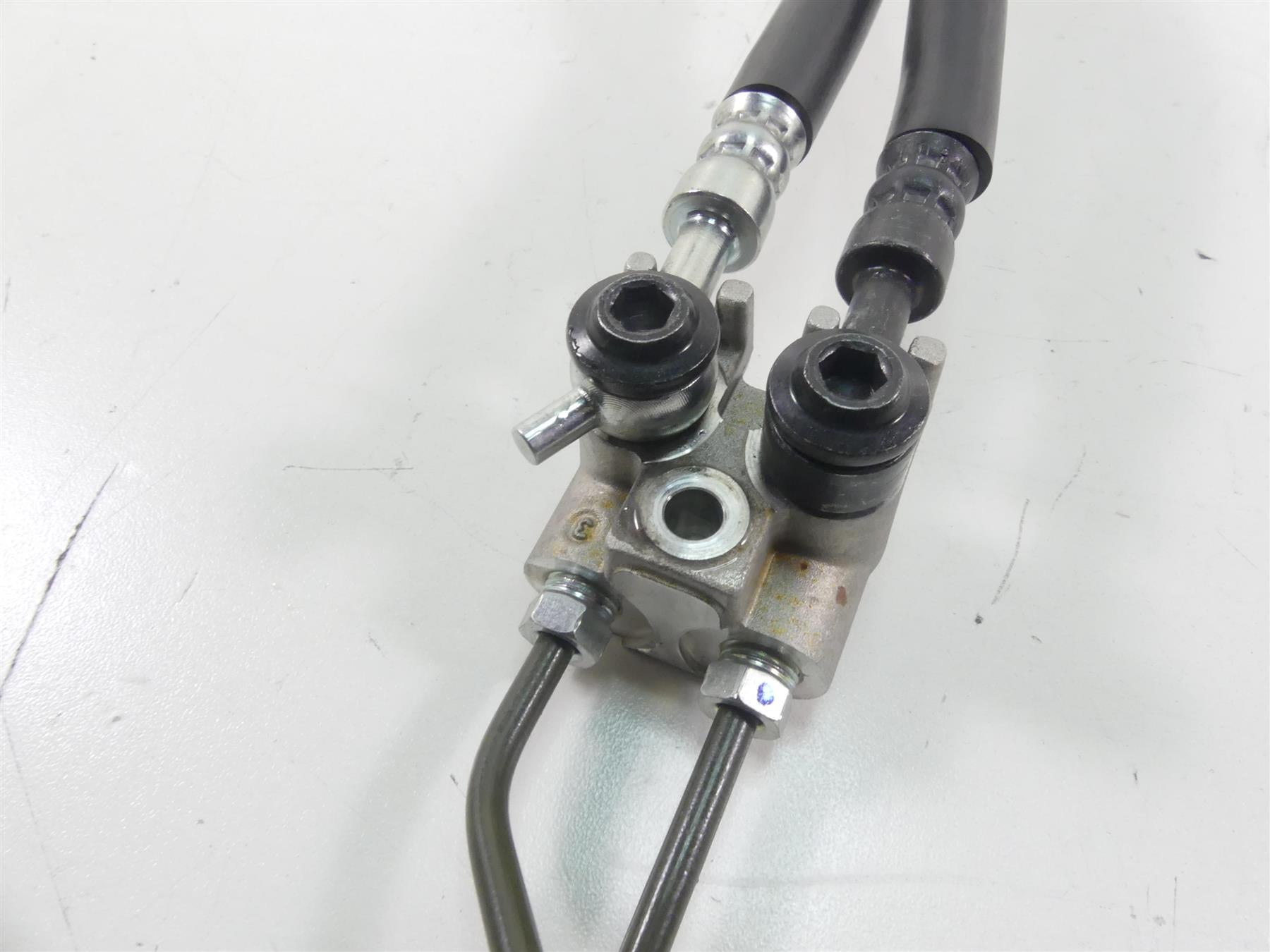 2022 Yamaha MT09 FZ09 Rear Abs Brake Line Hose Set B7N-2581K-00-00 {{ shop.shopifyCountryName }} - Mototech271