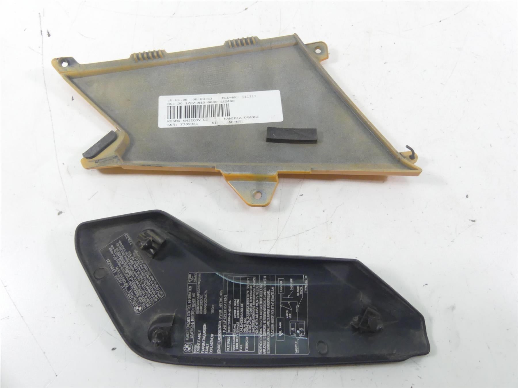 2008 BMW R1200GS K25 Between Leg Side Cover Fairing Set 46637700886 {{ shop.shopifyCountryName }} - Mototech271