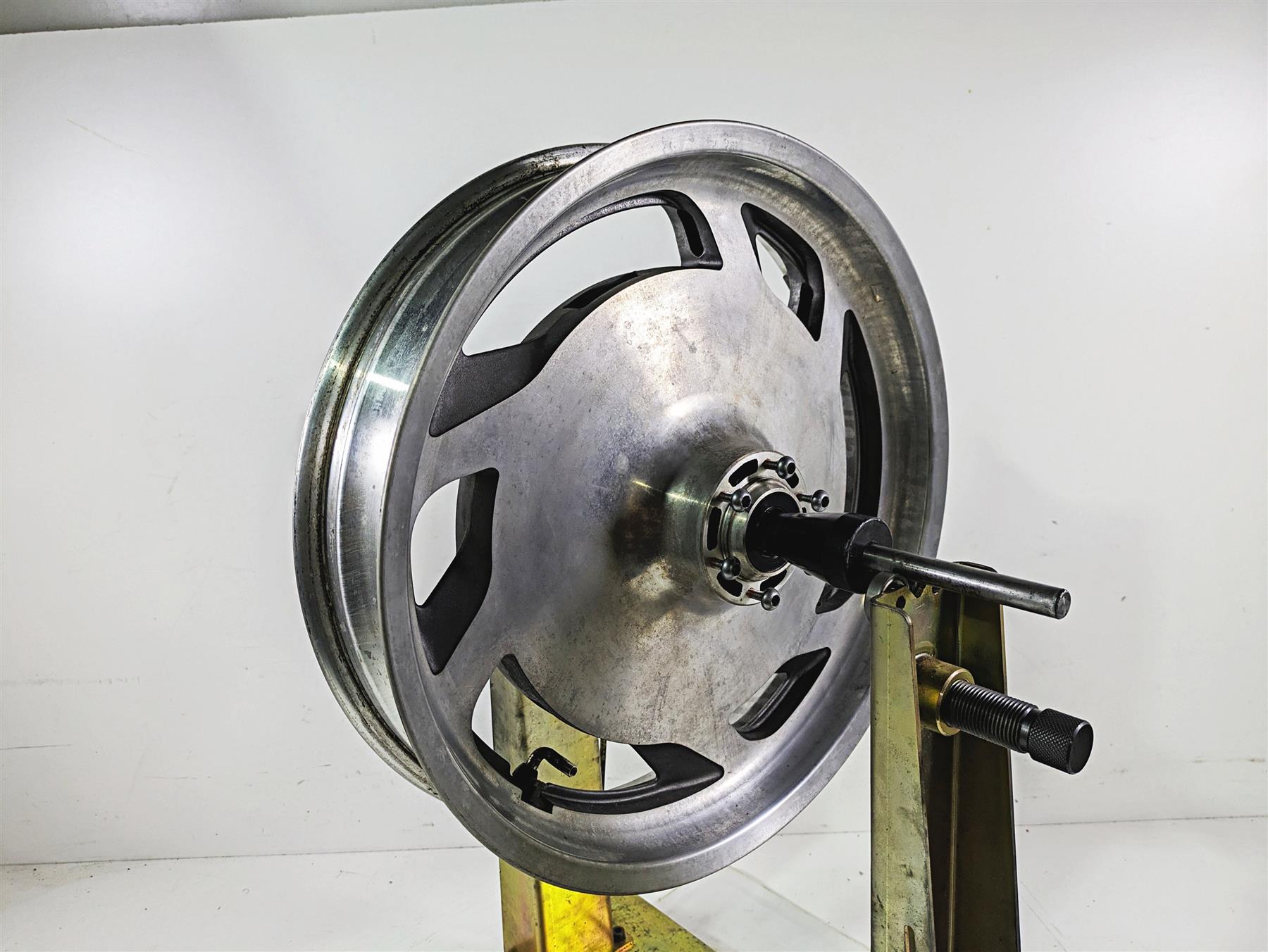 1998 Honda GL1500 Valkyrie Tour Straight 17x3.5 Front Wheel Rim 44650-MZ0-674 {{ shop.shopifyCountryName }} - Mototech271