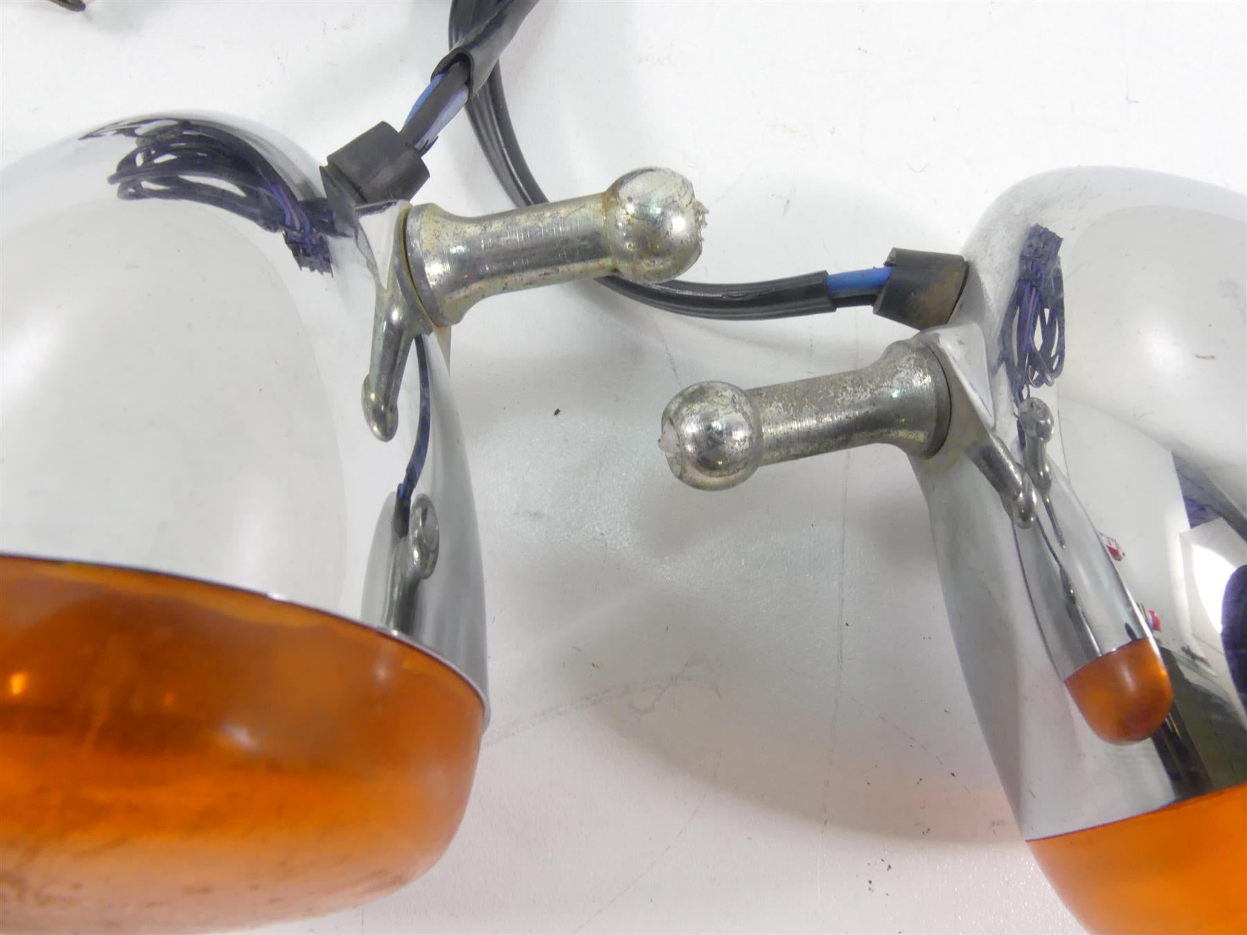 2006 Harley Sportster XL1200 Custom Front Turn Signal Blinker Set 68972-00 {{ shop.shopifyCountryName }} - Mototech271