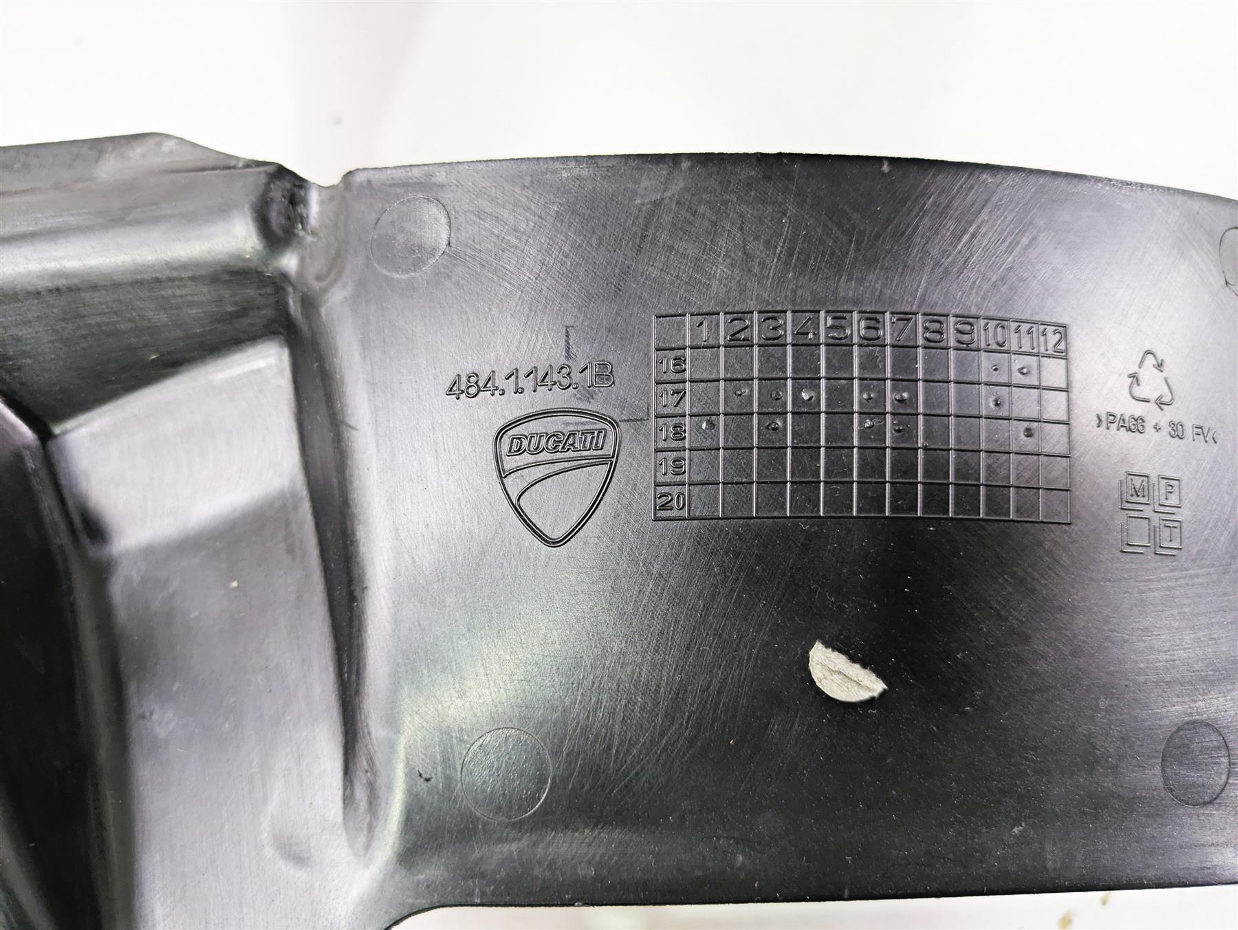 2019 Ducati Supersport 939 S Radiator Cover Trim Guard Set 4841431B {{ shop.shopifyCountryName }} - Mototech271