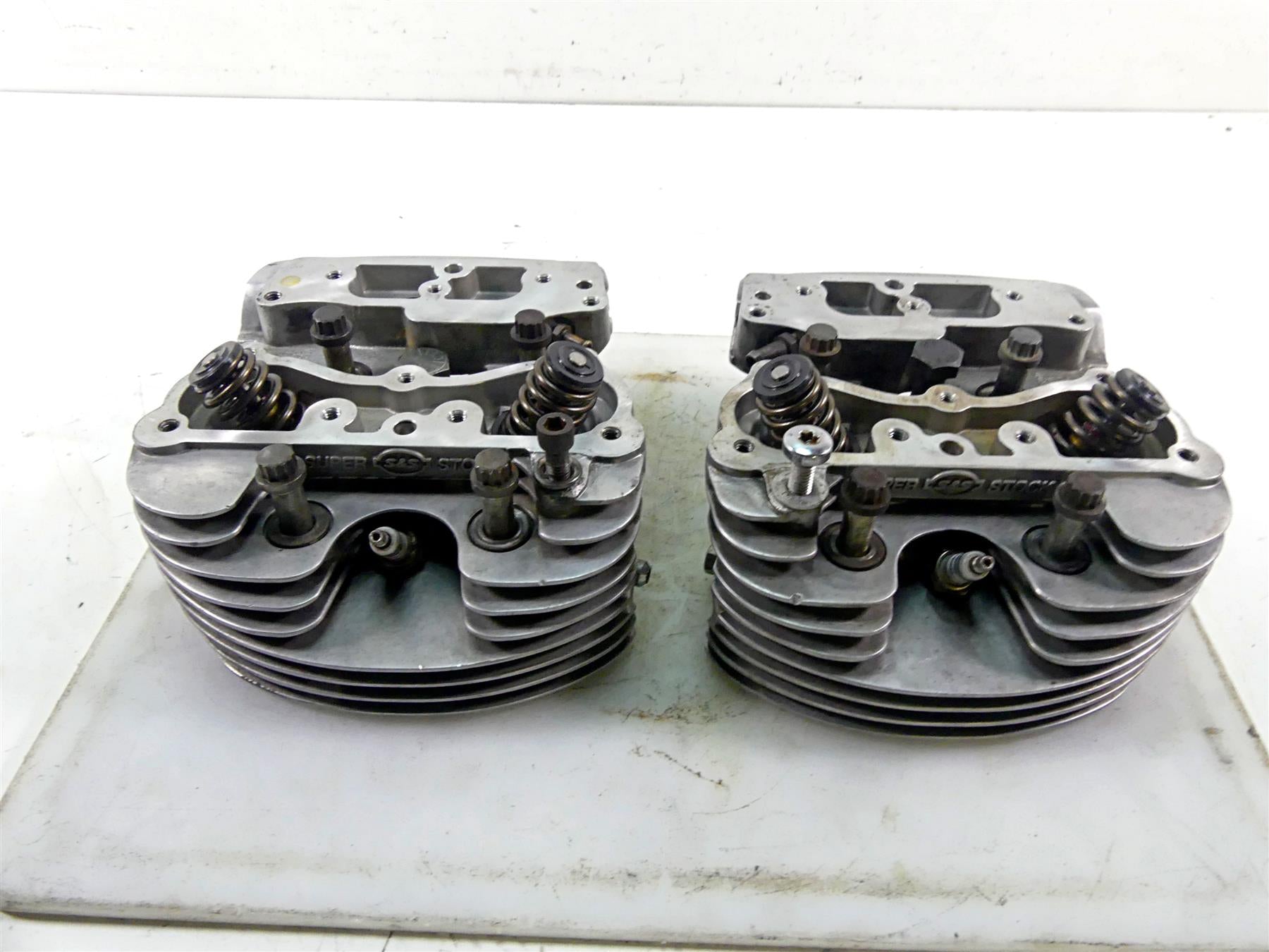 S&S Cycle Super Stock Cylinderhead Cylinder Head Set 90-1050F-S 90-1050R-S {{ shop.shopifyCountryName }} - Mototech271