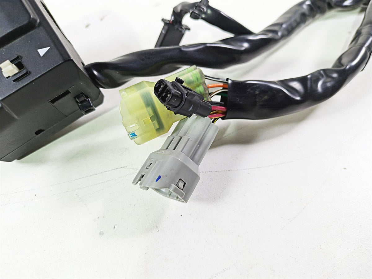 2021 Kawasaki Z900 ZR900 Left Hand Control Switch - Read 46091-0492 {{ shop.shopifyCountryName }} - Mototech271
