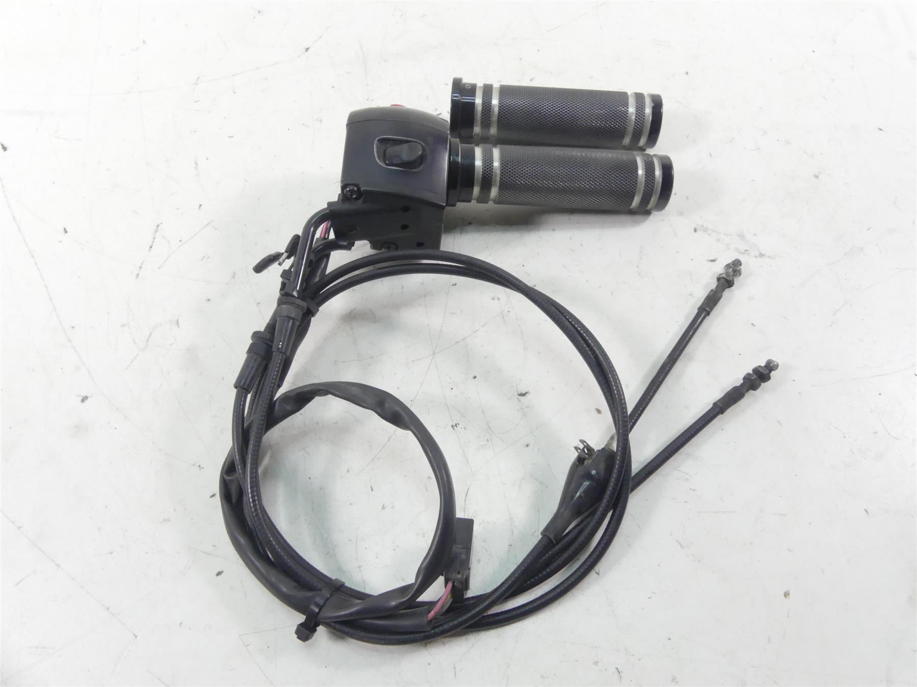 2012 Victory Cross Country Right Start Stop Control Switch & Throttle 4011357