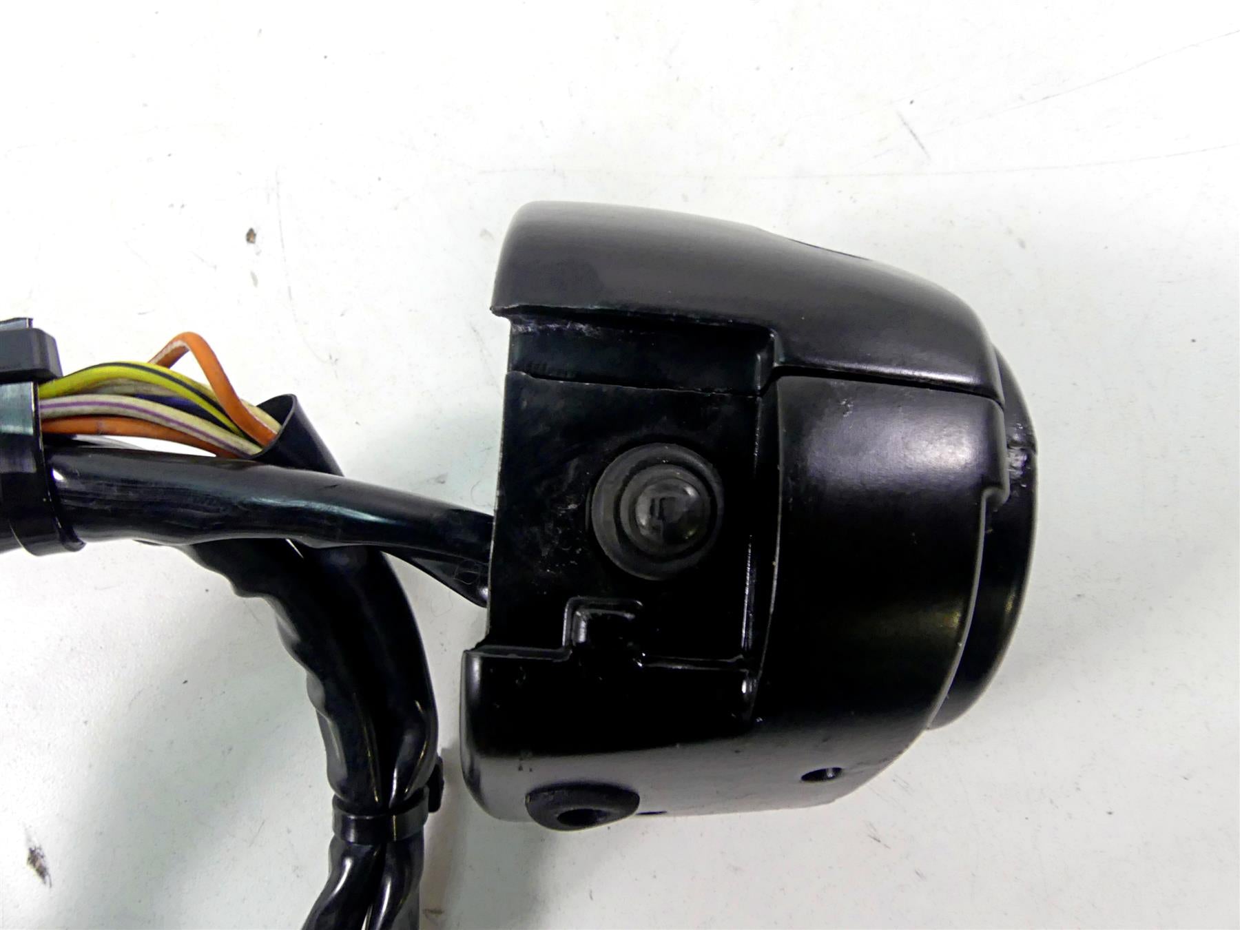 2015 Harley VRSCF Muscle V-Rod Left Hand Blinker Control Switch - Read 71682-06A {{ shop.shopifyCountryName }} - Mototech271