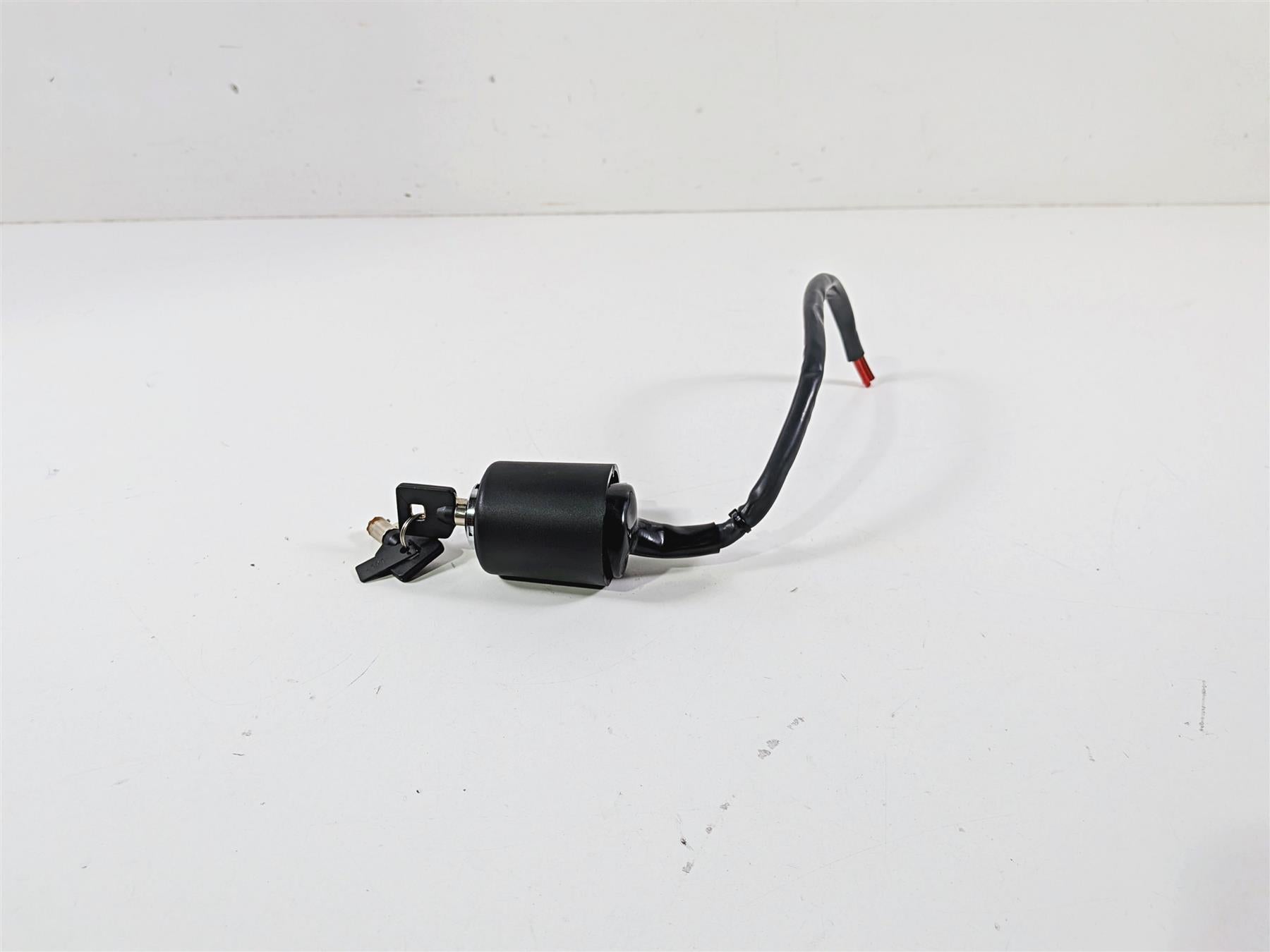 2006 Harley Sportster XL883 Low Ignition Switch & 2 Keys 71441-94 {{ shop.shopifyCountryName }} - Mototech271