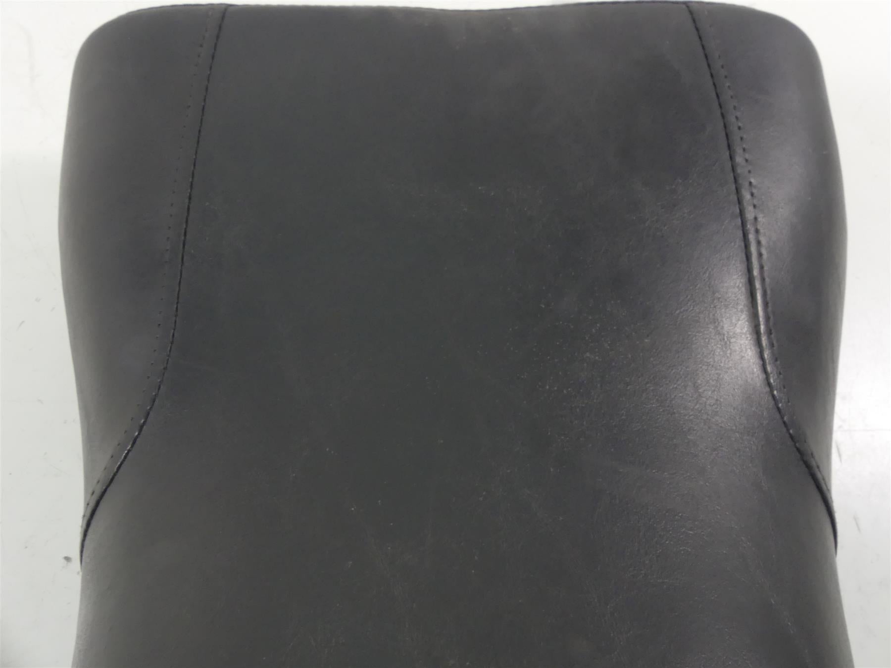 2013 Harley VRSCF Muscle V-Rod Front Ride Driver Saddle Seat - No Tears 52433-09 {{ shop.shopifyCountryName }} - Mototech271